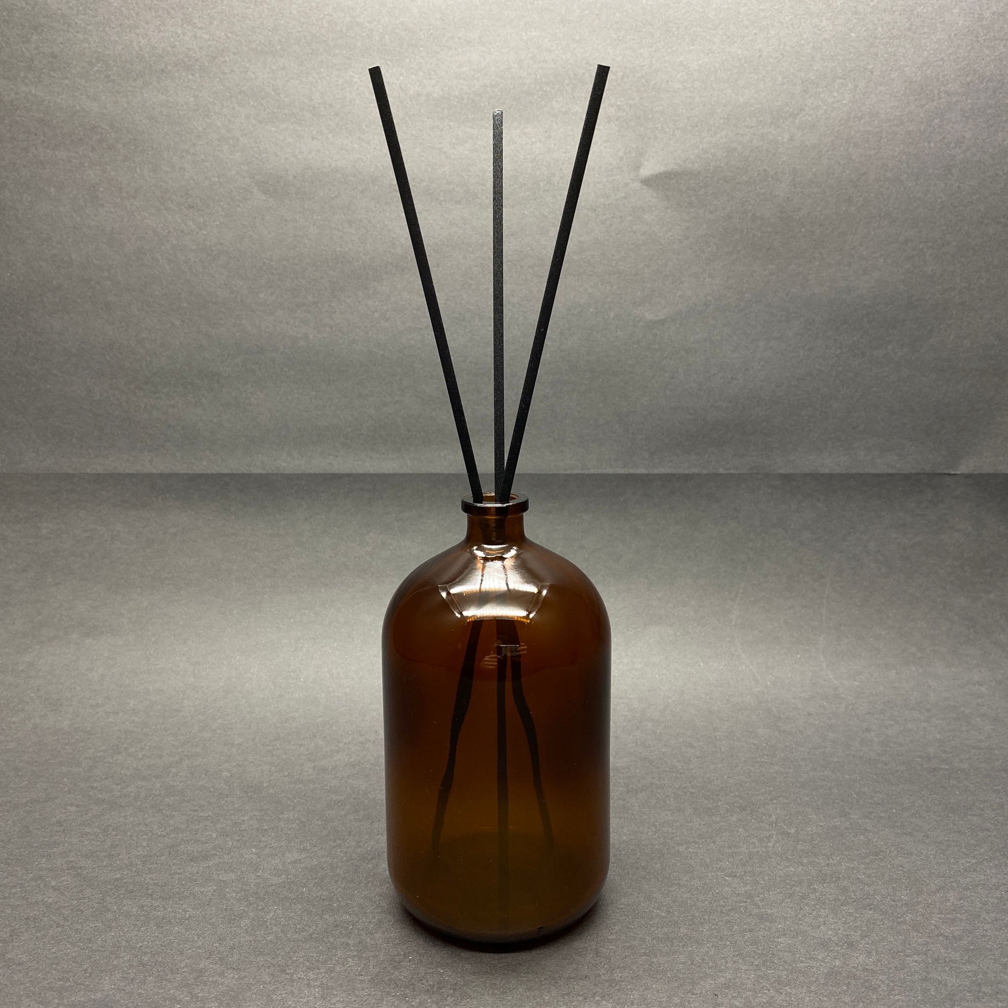 250 Cc Amber Cam Bambu Oda Kokusu Şişesi - 250 Ml Çubuklu Bambu Oda Kokusu Şişesi - Difüzör Şişe- Cam Şişe + Plastik Kapak+ 3 Adet Fiber Siyah Bambu Çubuk