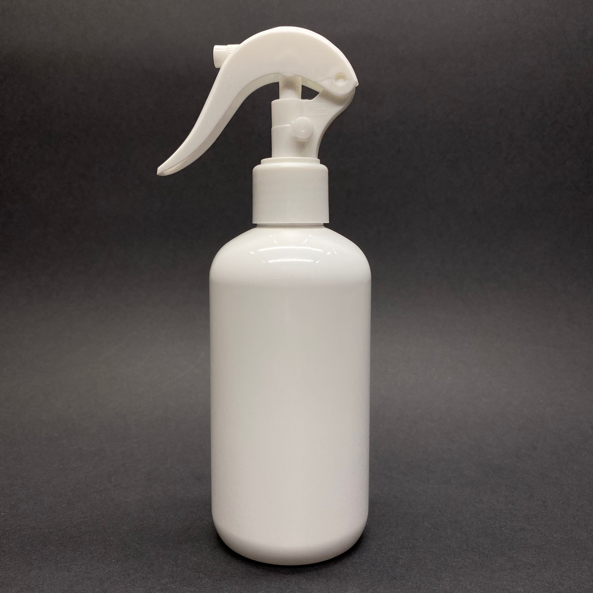 250 Cc Beyaz Plastik Şişe Zeynep Model - Beyaz Triger Spreyli (Duman Şeklinde Püskürtür)  - 250 Ml Tombul Pet Şişe