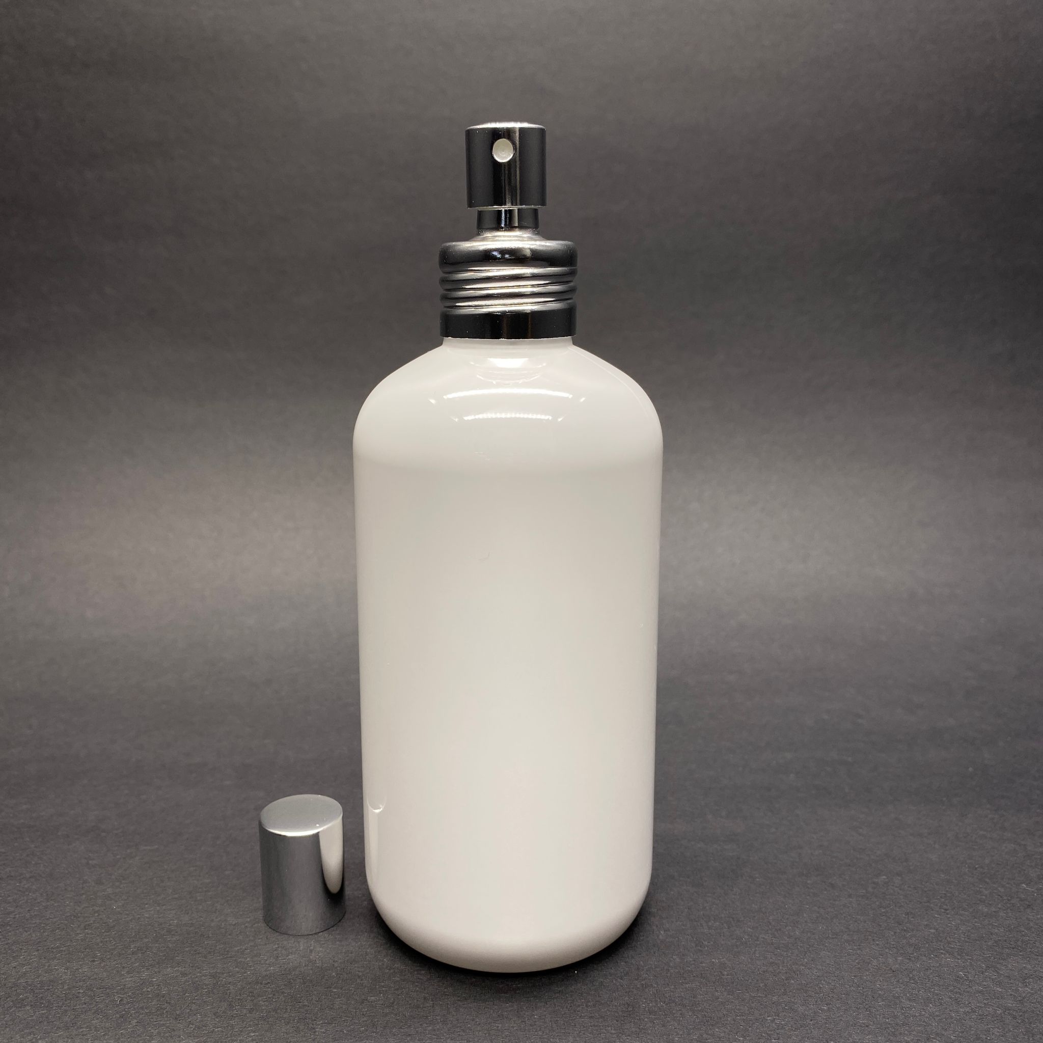 250 Cc Beyaz Sert Pet Parfüm Kolonya Şişesi - Zeynep Model - Metal Spreyli Takım - 250 Ml Lüx Spreyli Parfüm - Kolonya Şişesi (Vidalı Ağız, Manüel Kapanıp Açılabilir)