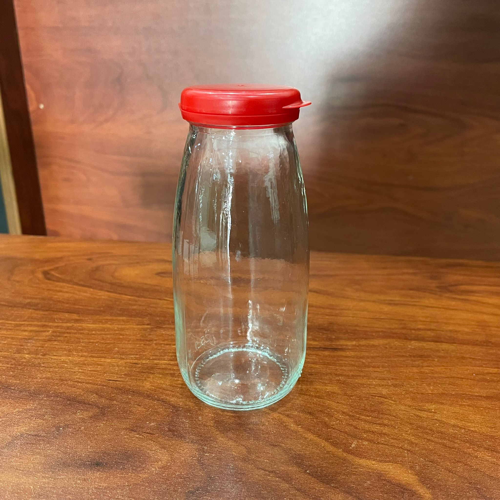 250 Cc Cam Ayran Şişesi - Kilitli Yandan Yırmaçlı Plastik Kırmızı Kapaklı - 250 Ml Cam Nostalji Ayran Limonata Şişesi - Eski Tip Cam Ayran Şişesi