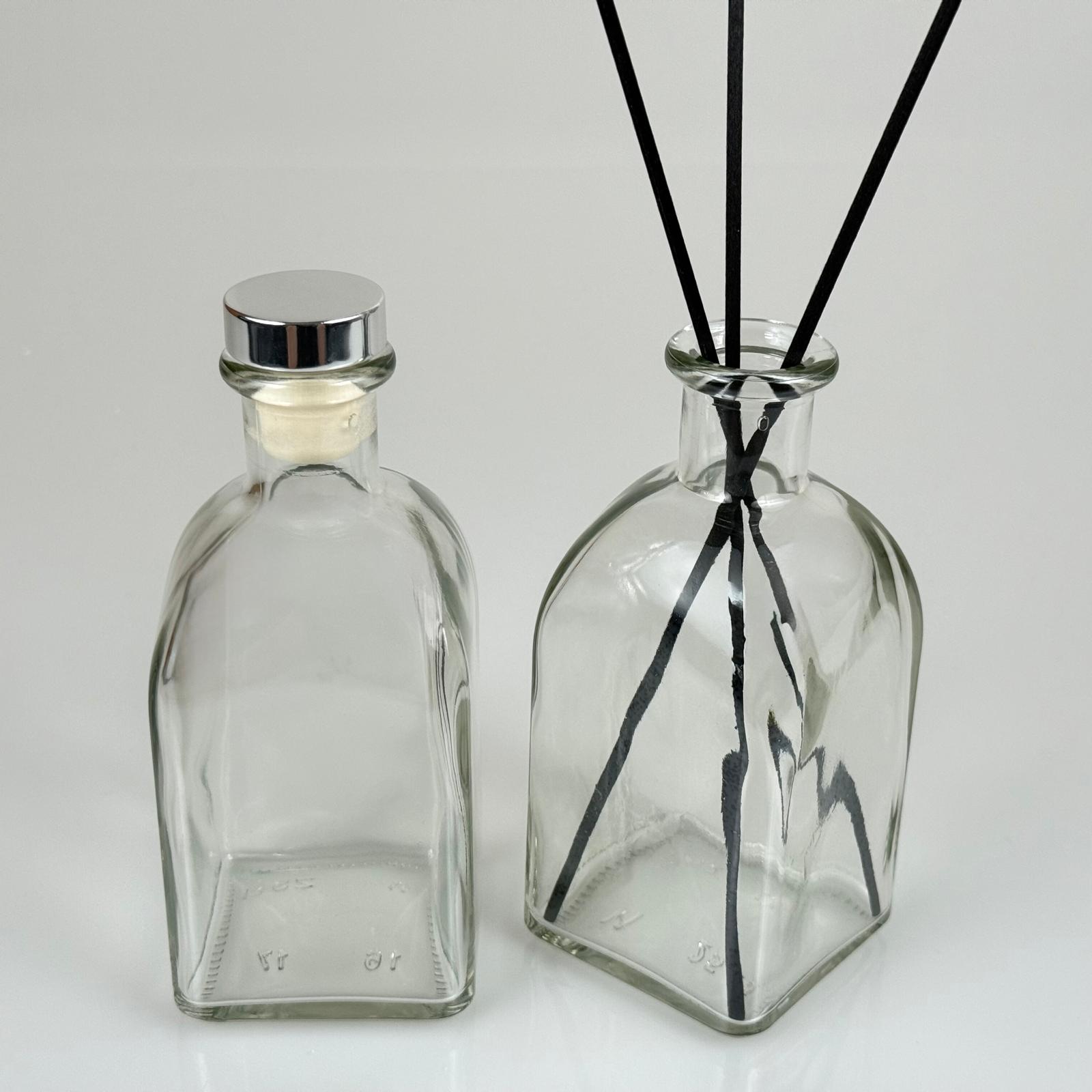 250 Cc Kare Frask Model Cam Bambu Oda Kokusu Şişesi - 250 Ml Çubuklu Köşeli Bambu Oda Kokusu Şişesi - Difüzör Şişe- Cam Şişe + Gümüş Tıpa + 3 Adet Fiber Siyah Bambu Çubuk
