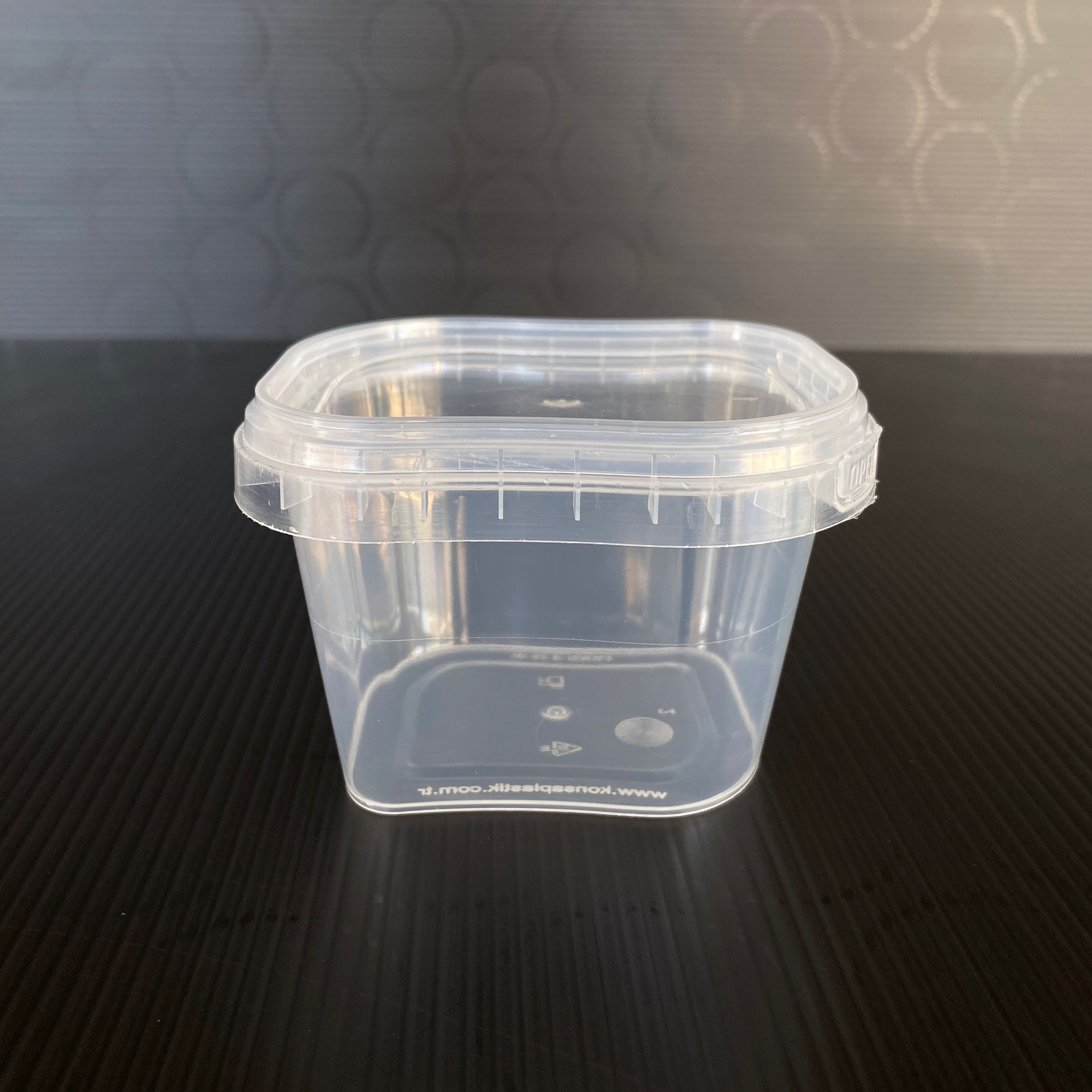 250 Cc Plastik Kova - Şeffaf - 250 Ml Gıdaya Uygun Sızdırmaz Kilitli Kapaklı Kova - Yoğurt Kovası, Boya Kovası, Tahin Pekmez Kovası, Zeytin Kovası Vb Alanlarda Kullanılabilir.