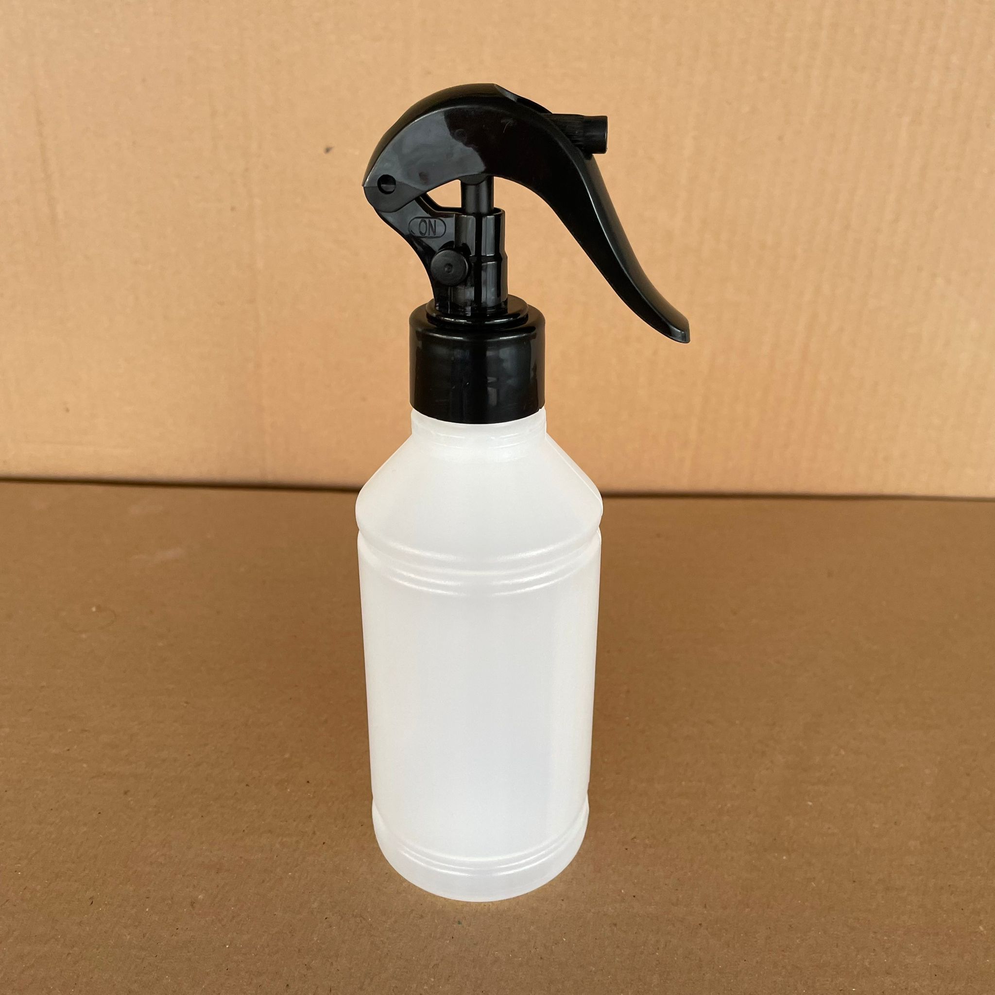 250 Cc Tiner Şişesi - Siyah Triger Tetik Spreyli (Duman Püskürtür) - 250 Ml Kimyasala Dayanıklı Plastik Şişe - 0,25 Lt Polietilen Şişe