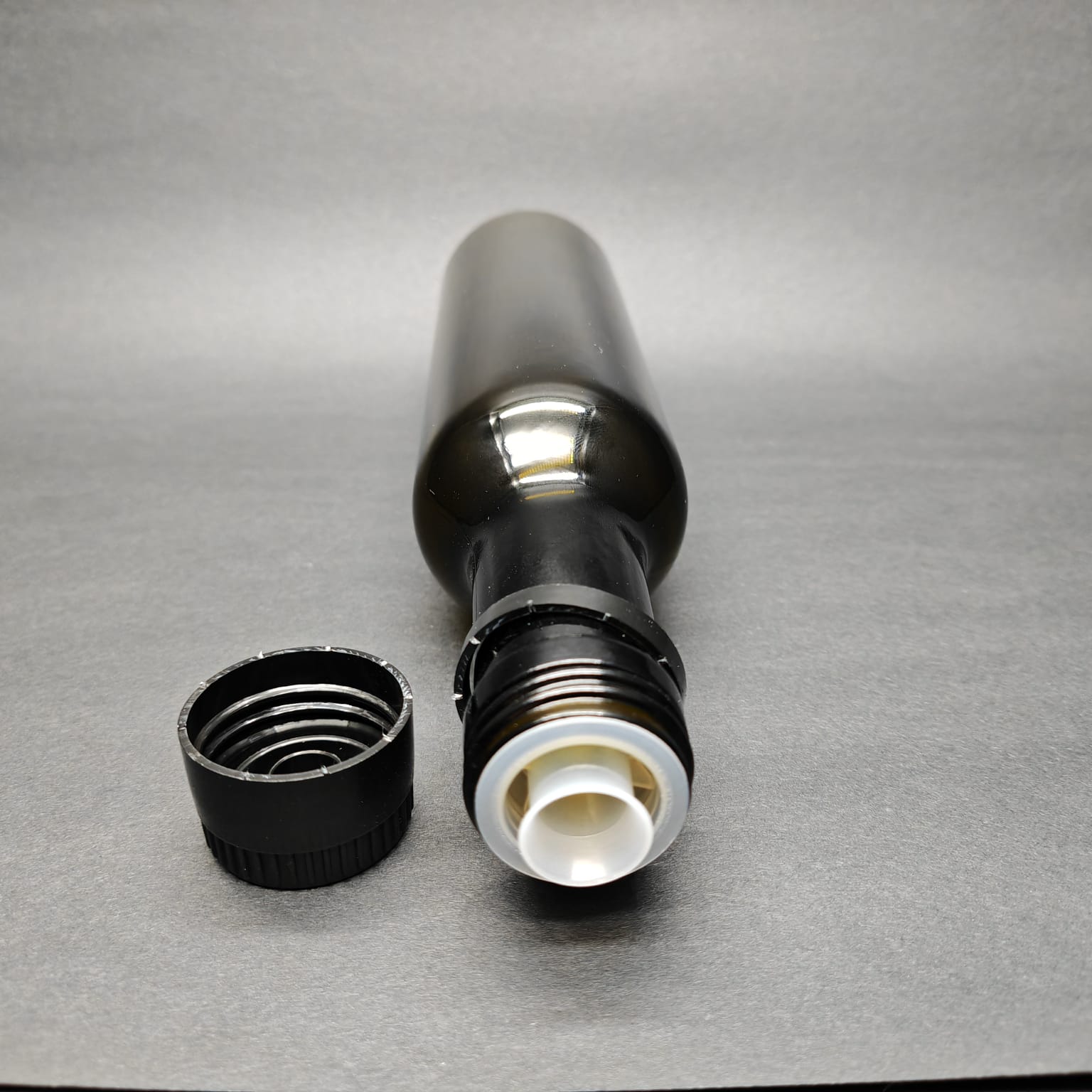 250 Cc Yeşil Cesena Model Dorica Cam Şişe - Siyah Akıtıcılı Drop Stop Kilitli Kapaklı - 250 Ml Cesena Şişe - Yeşil