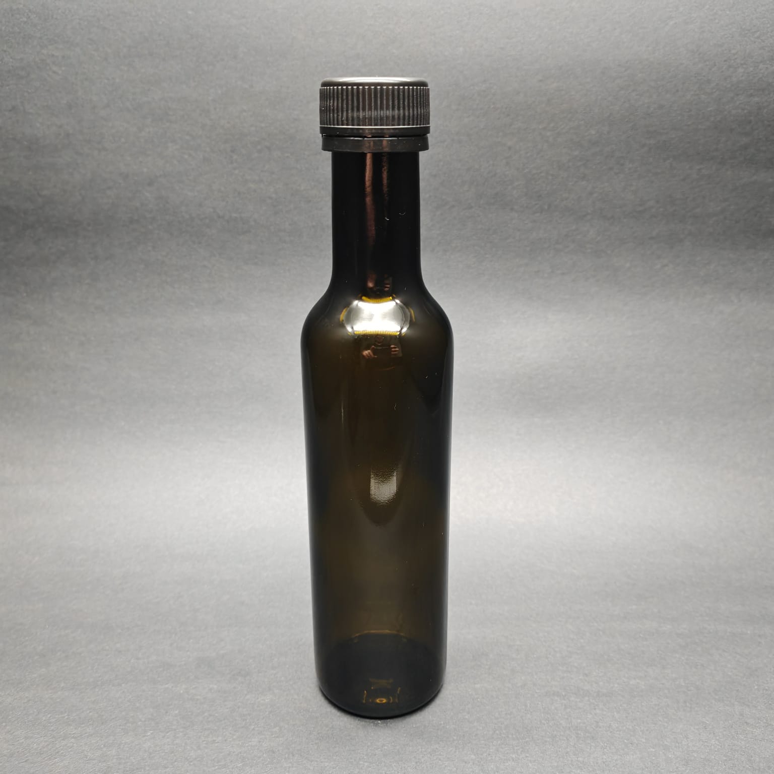 250 Cc Yeşil Cesena Model Dorica Cam Şişe - Siyah Contalı Kilitli Kapaklı - 250 Ml Cesena Şişe - Yeşil