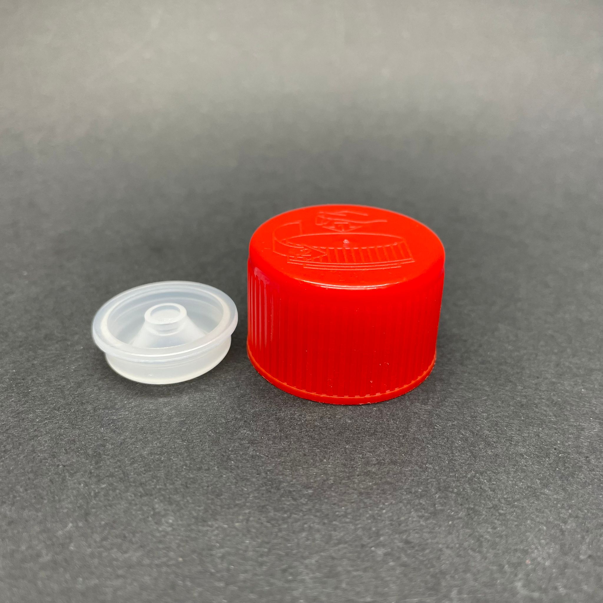 28 Mm Çocuk Kilitli Kırmızı Kapak + Delikli İç Tıpa (Kolonya Tıpası)