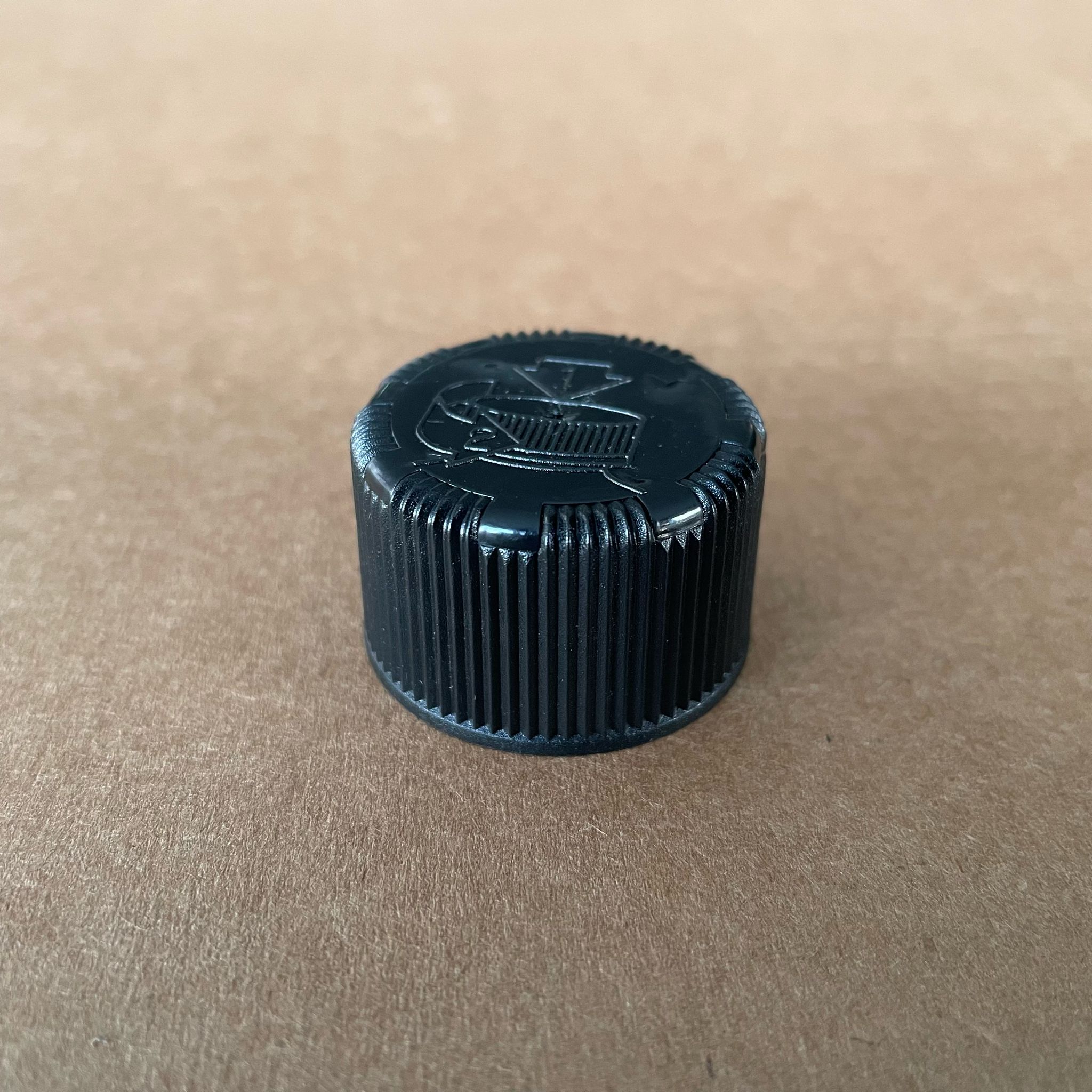 28 Mm Çocuk Kilitli Siyah  Kapak