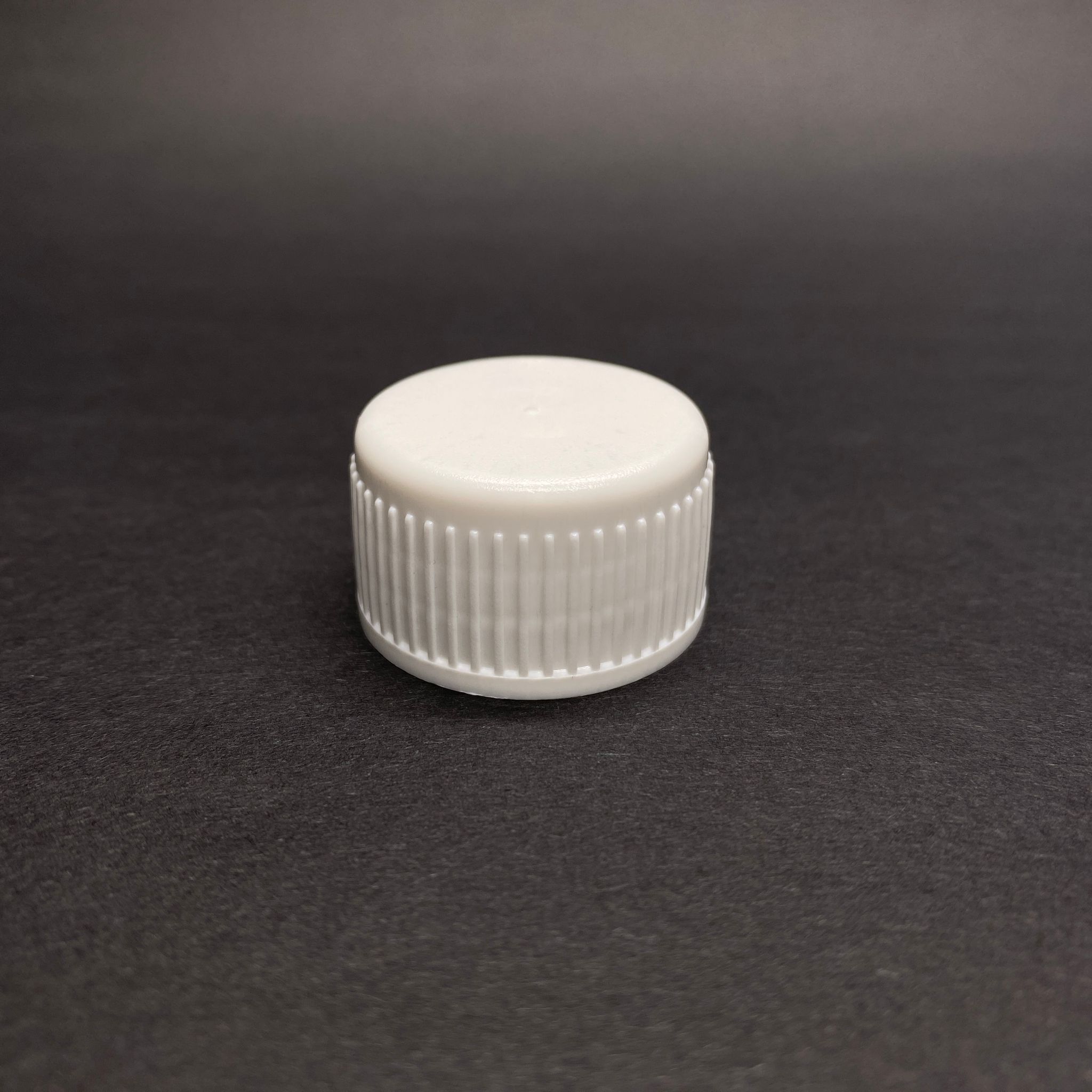 28 Mm Köpük Contalı Beyaz Kapak (Polietilen Şişe İçin)