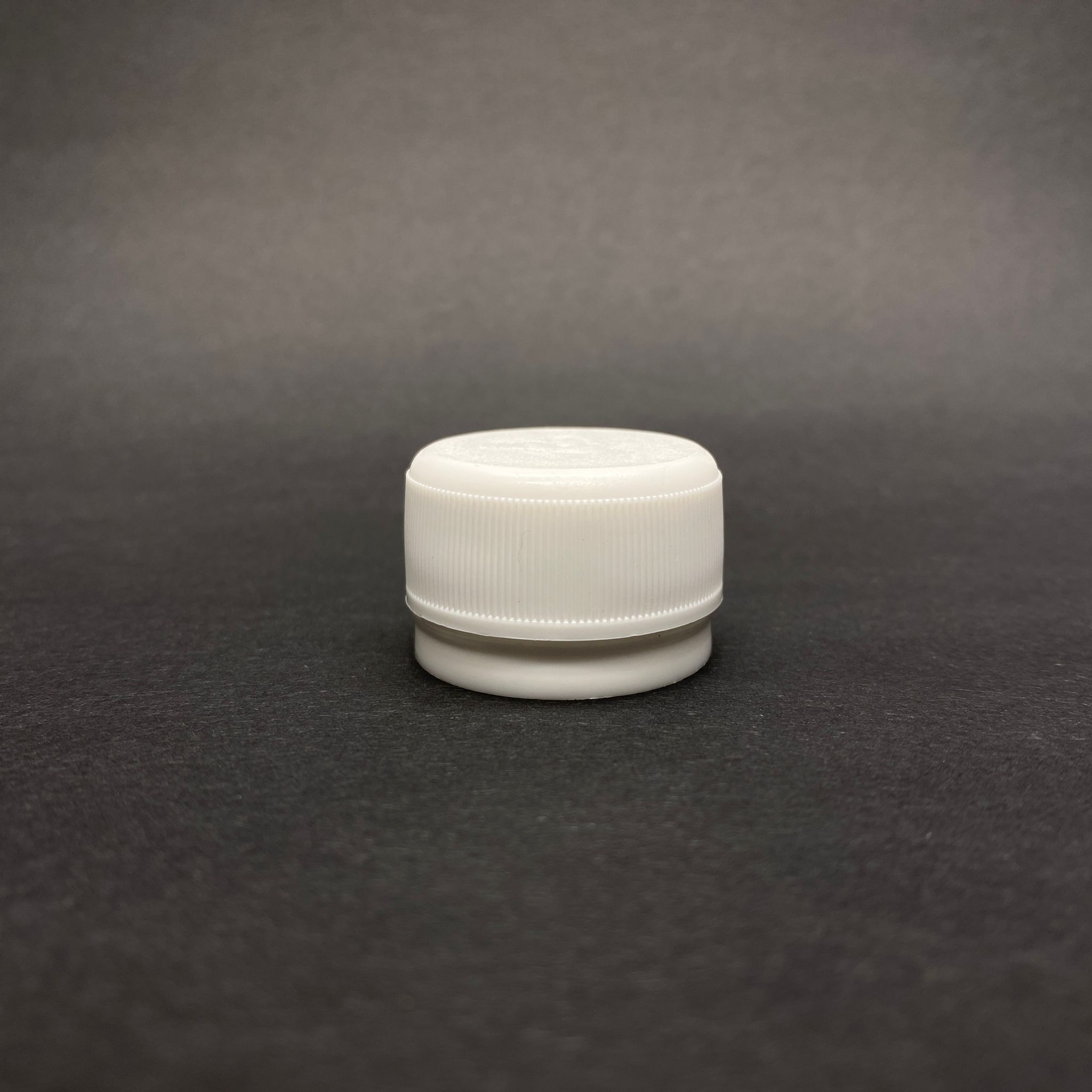 28 Mm Meşrubat Kapağı Beyaz - Kilitli - Kola Ve Meşrubat Şişeleri İçin Plastik Kapak - Ds28 Bericap Kapak