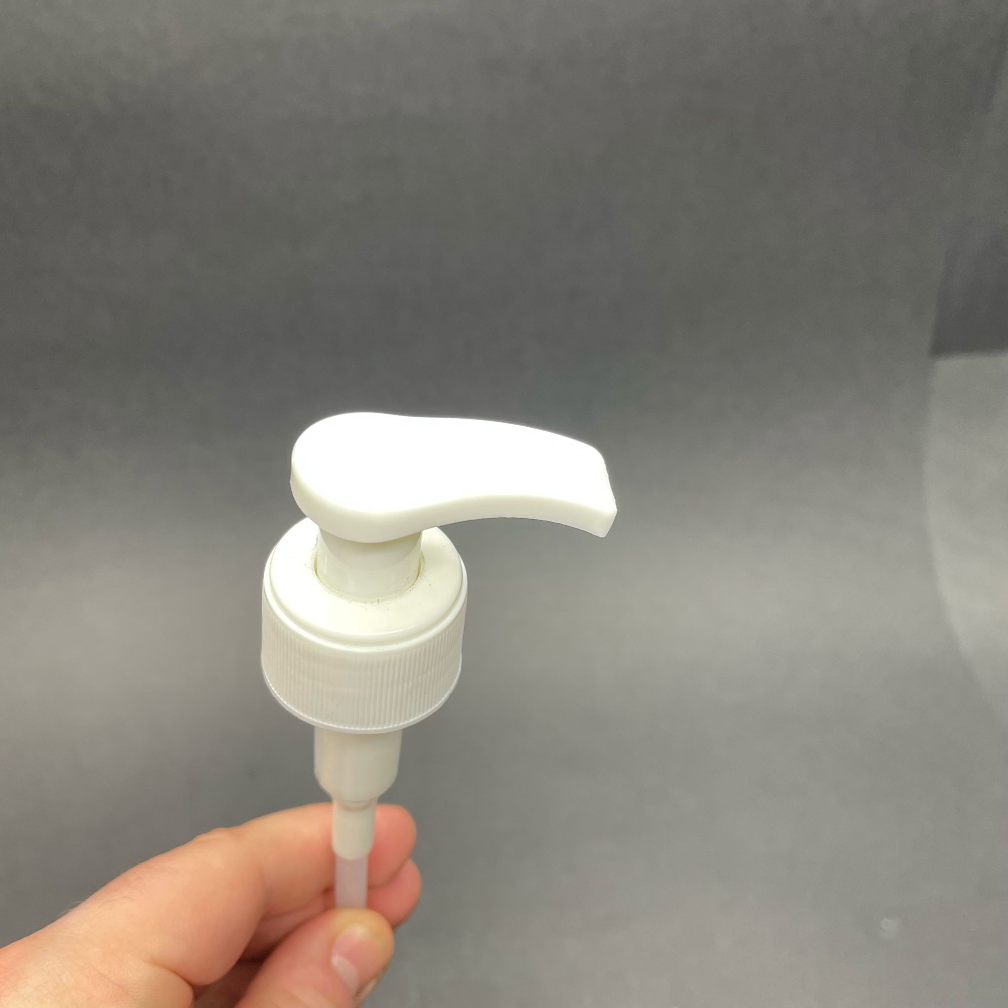28 Mm Pompa Beyaz Üstü Köşeli - Kilitli - 28 Mm Sıvı Sabun Pompası
