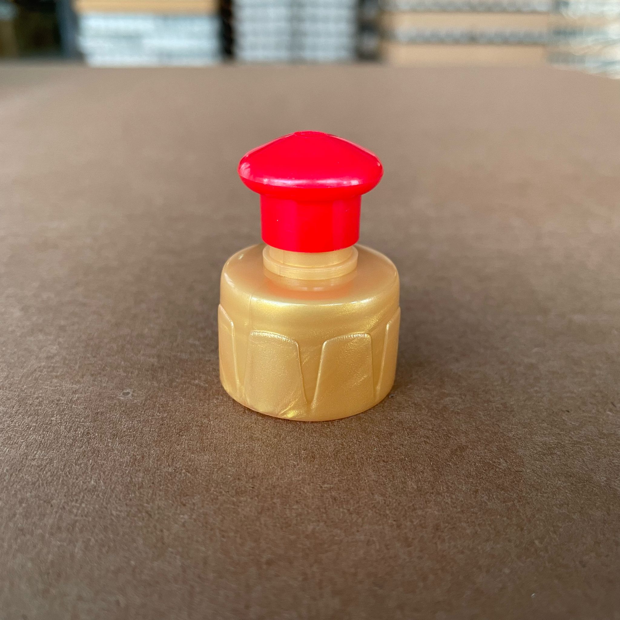 28 Mm Push Pull Kapak Üstü Kırmızı Altı Gold (Deterjan Kapak)