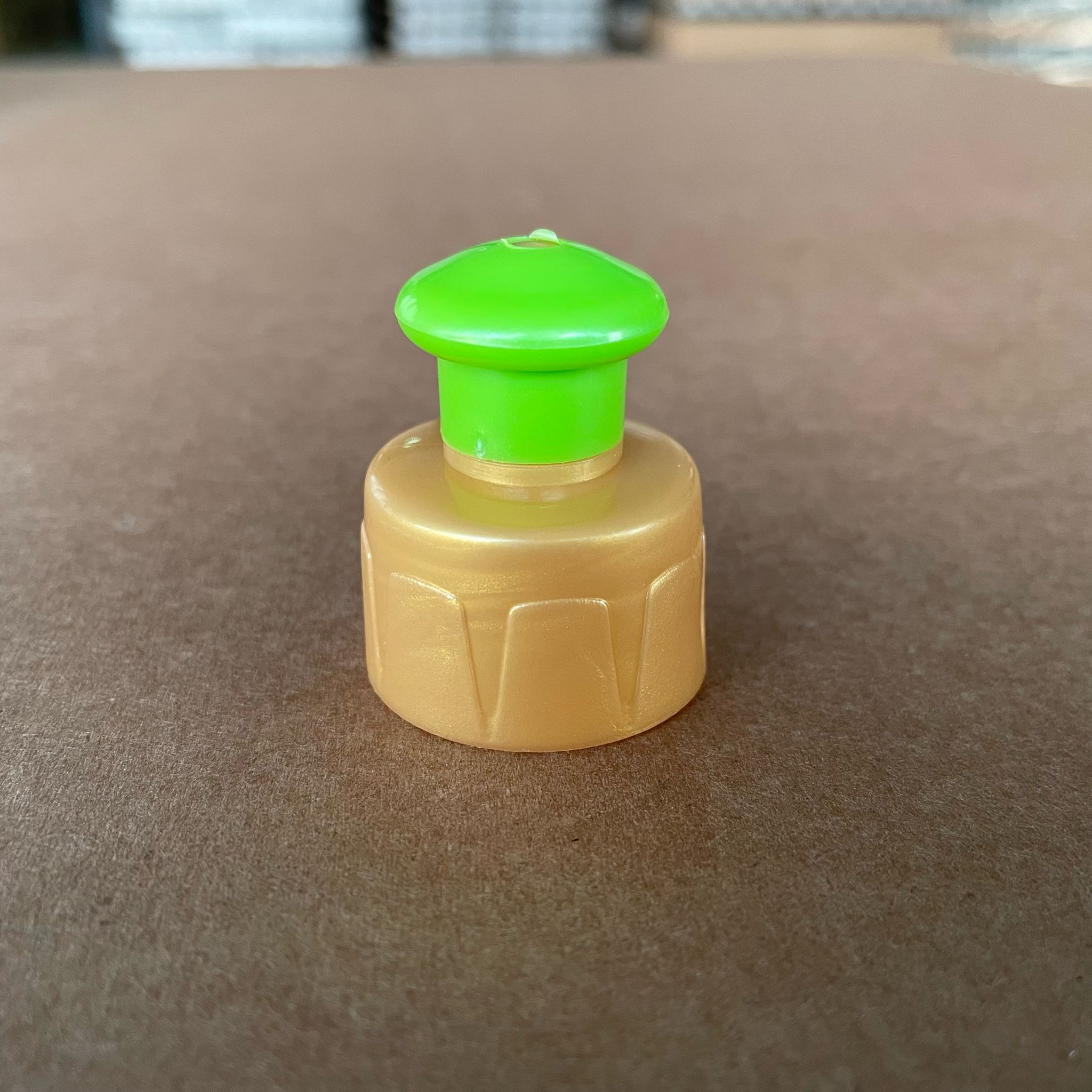 28 Mm Push Pull Kapak Üstü Yeşil Altı Gold (Deterjan Kapak)