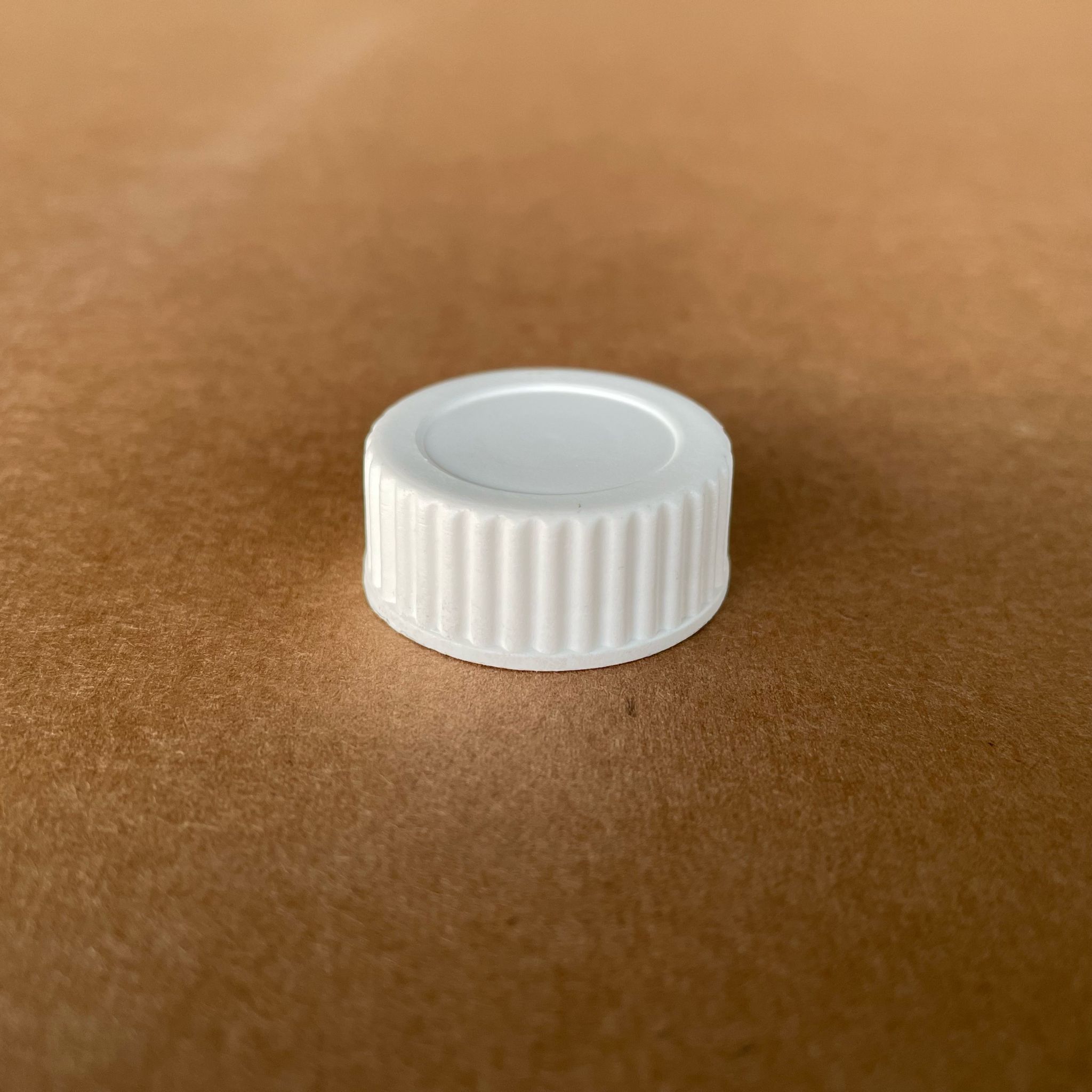 28 Mm Vidalı Beyaz Kapak - Kısa Çene Kapak - 28 Mm Plastik Kapak Beyaz - Köpük Contalı