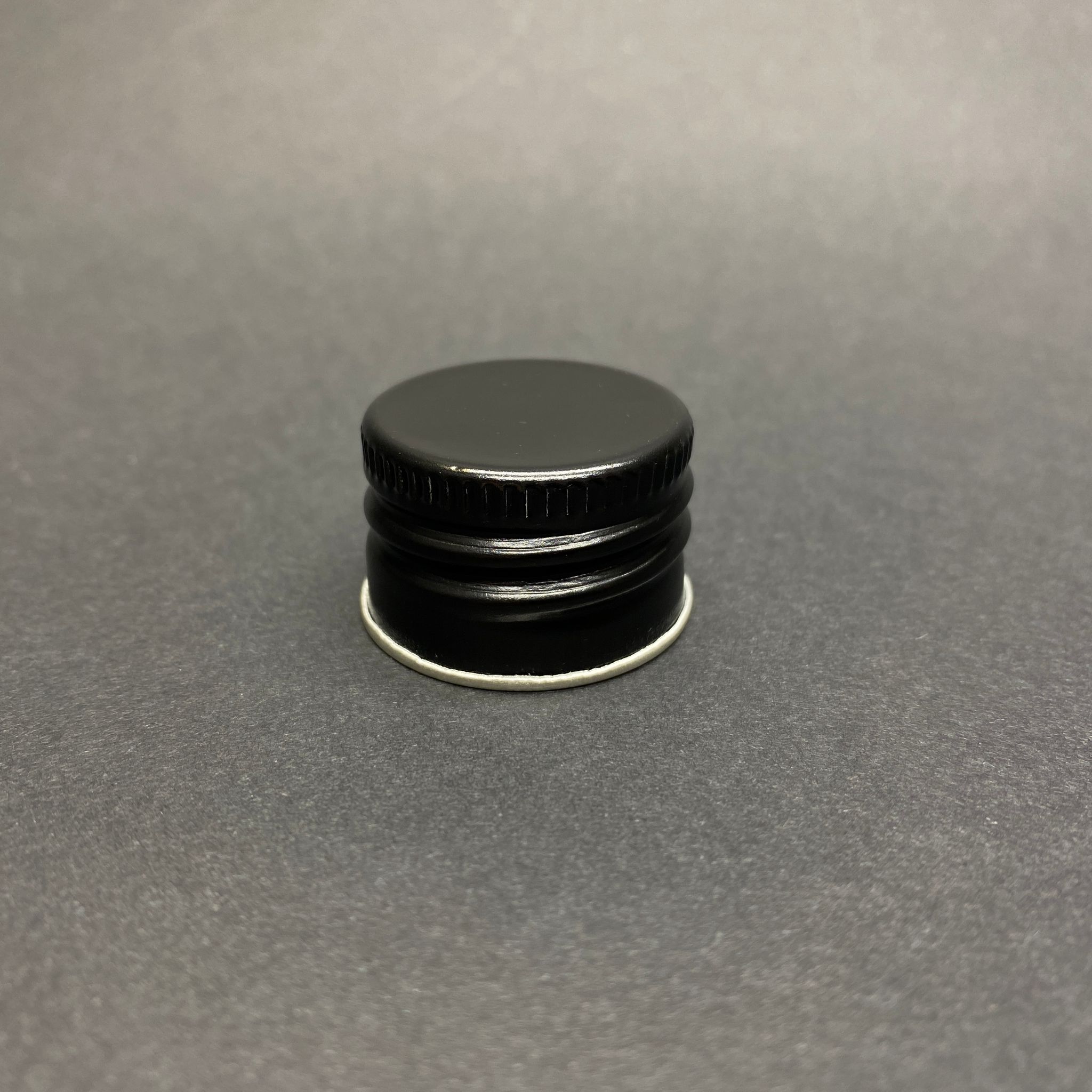 28 Mm Vidalı Siyah Alüminyum Metal Kapak (Cold Brew Şişe Kapağı - Soğuk Kahve Şişesi Kapağı)