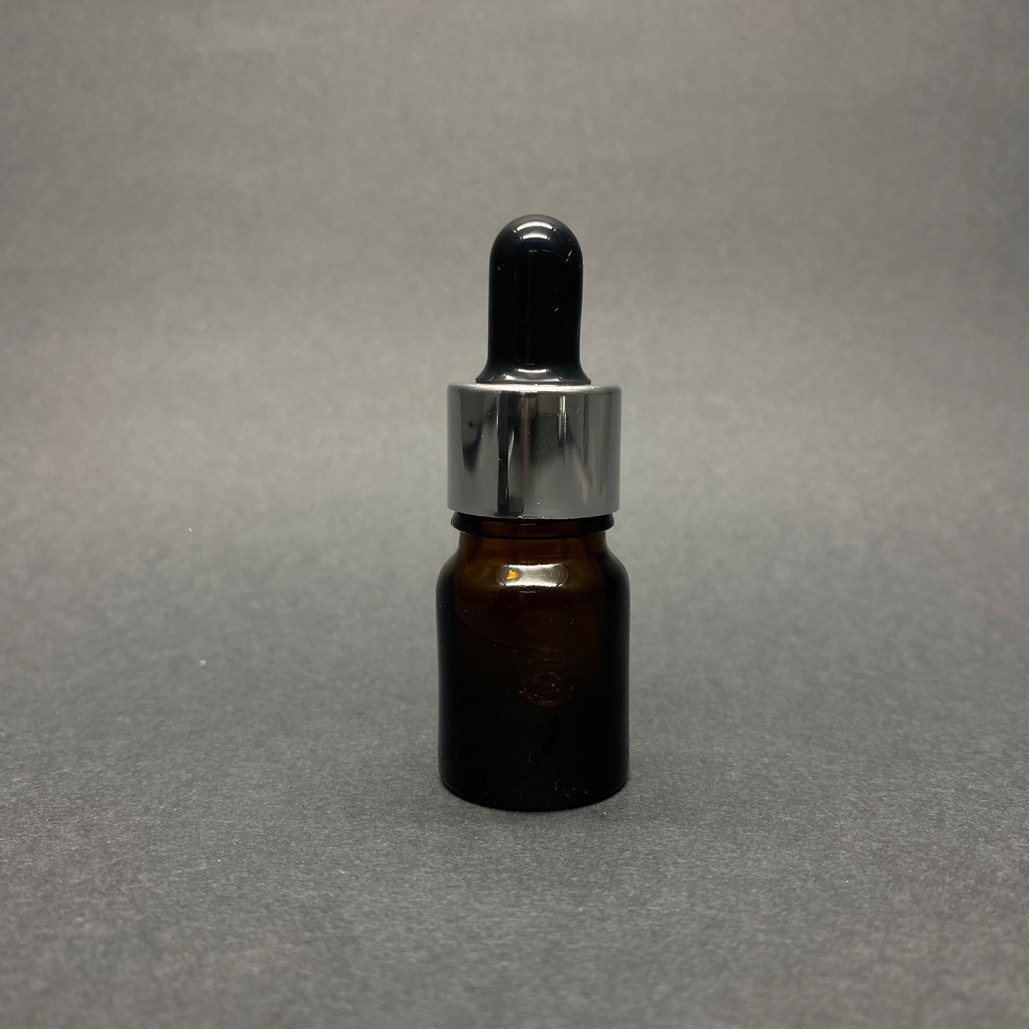 3 Cc Amber Cam Damlalıklı Şişe - Siyah Emzik - Gümüş Metalik Kapak - 3 Ml Kahverengi Cam Damlalıklı Şişe