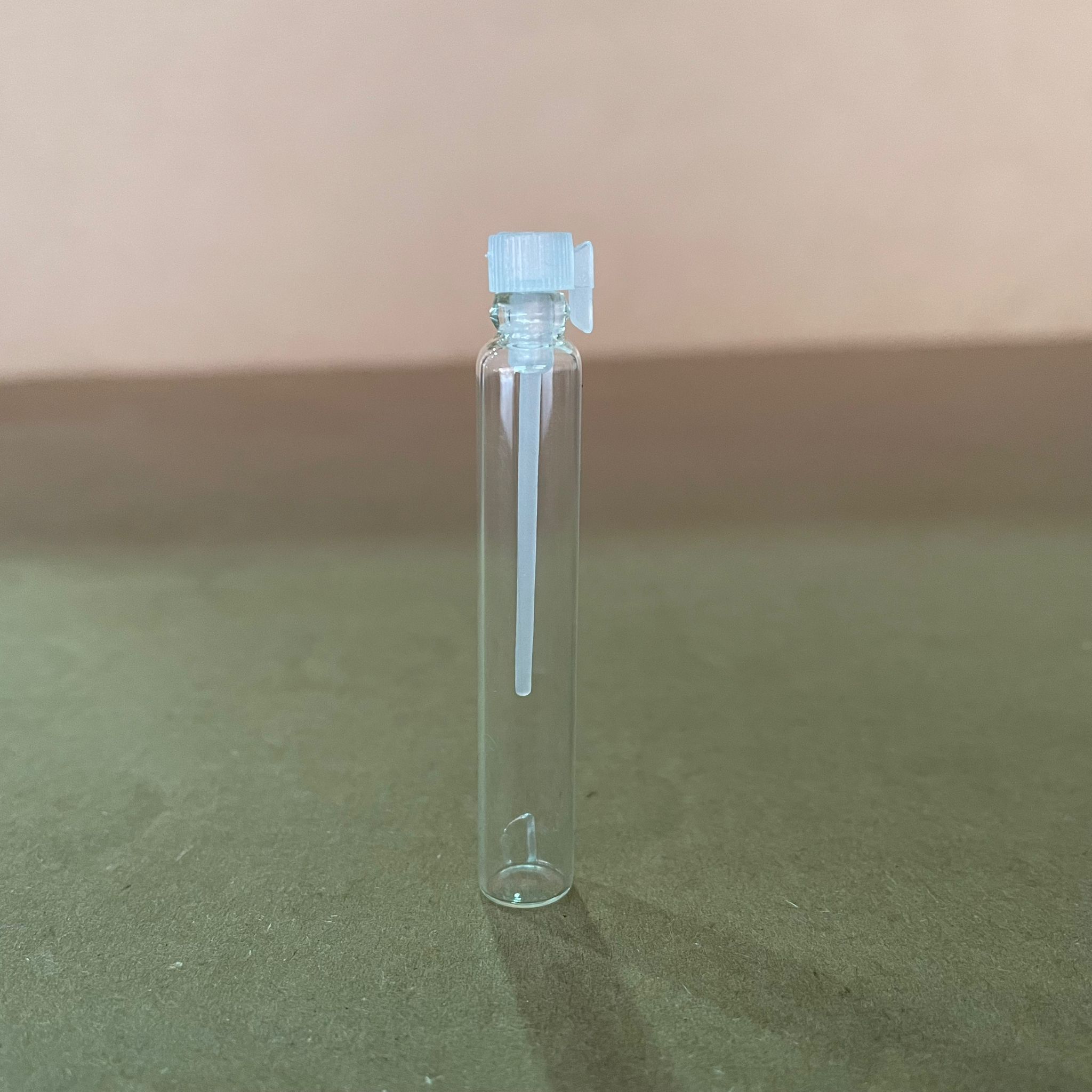 3 Cc Çubuklu Şişe Plastik Tıpalı - Gülyağı Şişesi - Koku Ve Esans Şişesi - Tester Şişe - 3 Ml Cam Şişe