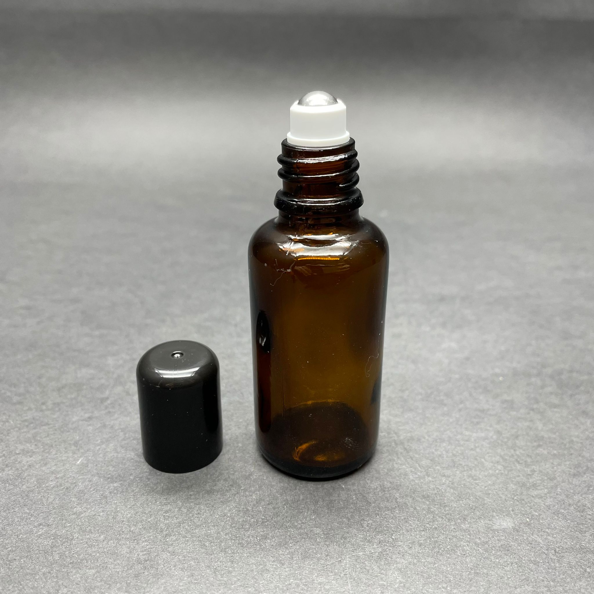 30 Cc Amber Cam Roll-On Şişesi - Siyah Kapaklı -  30 Ml Çelik Bilyeli Şişe - Cam Roll On Şişe - Cam Esans Şişesi