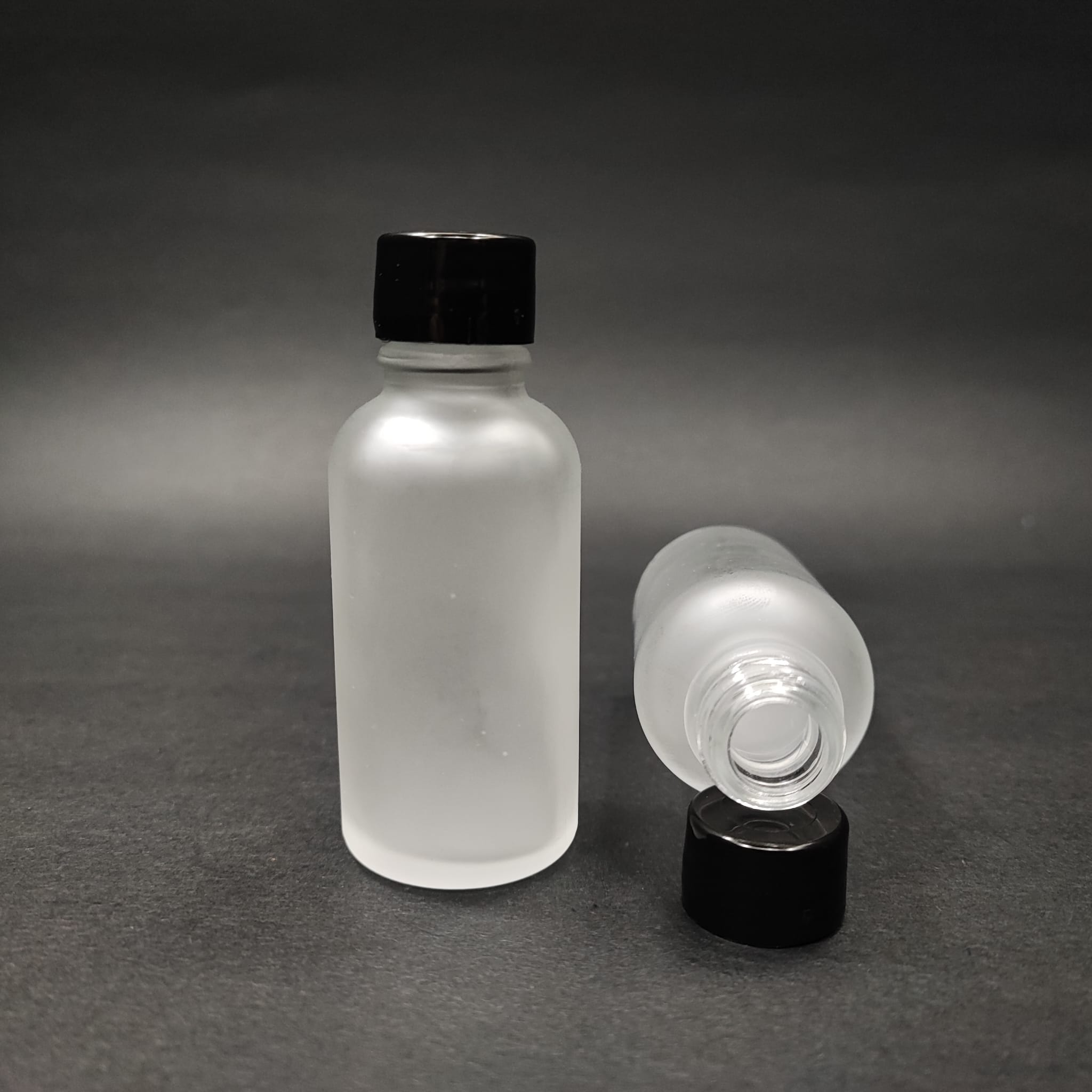 30 Cc Buzlu Cam Şişe + Kendinden Contalı Sızdırmaz Siyah Kapak - 30 Ml Kapaklı Cam Şişe