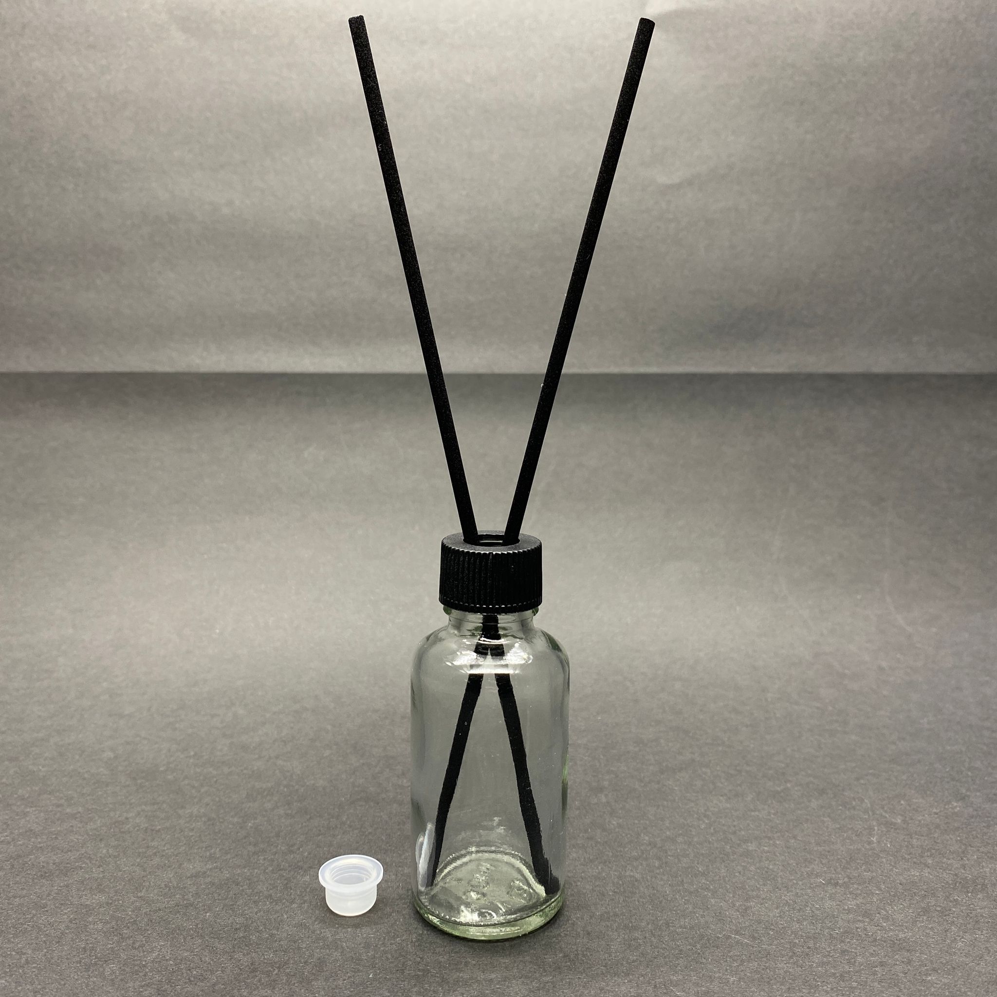 30 Cc Cam Bambu Oda Kokusu Şişesi - 30 Ml Çubuklu Bambu Oda Kokusu Şişesi - Difüzör Şişe- Cam Şişe + Siyah Plastik Kapak + Plastik Tıpa + 2 Adet Fiber Siyah Bambu Çubuk