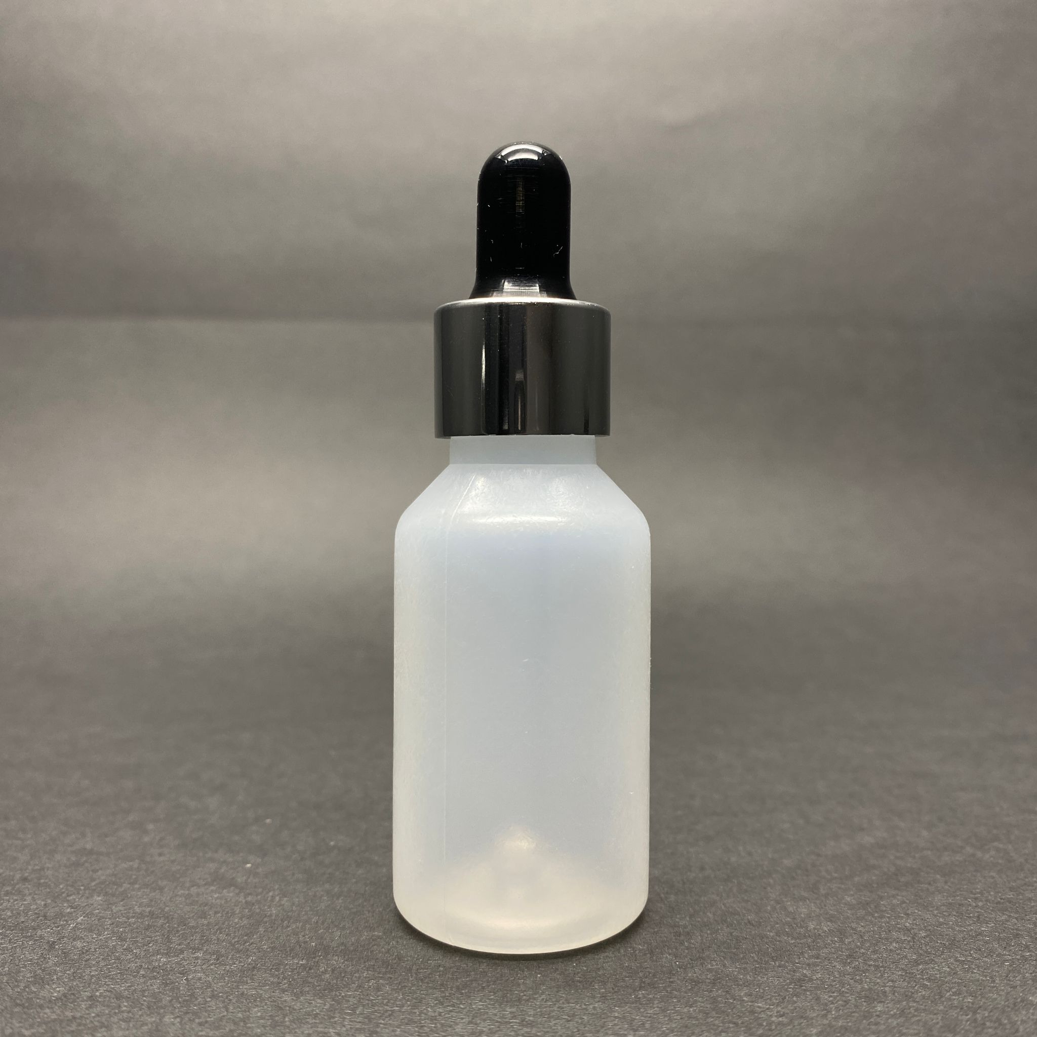 30 Cc Cam Damlalıklı Natürel Plastik Şişe - Siyah Emzik - Gümüş Metalik Kapak - 30 Ml Cam Damlalıklı Plastik Şişe