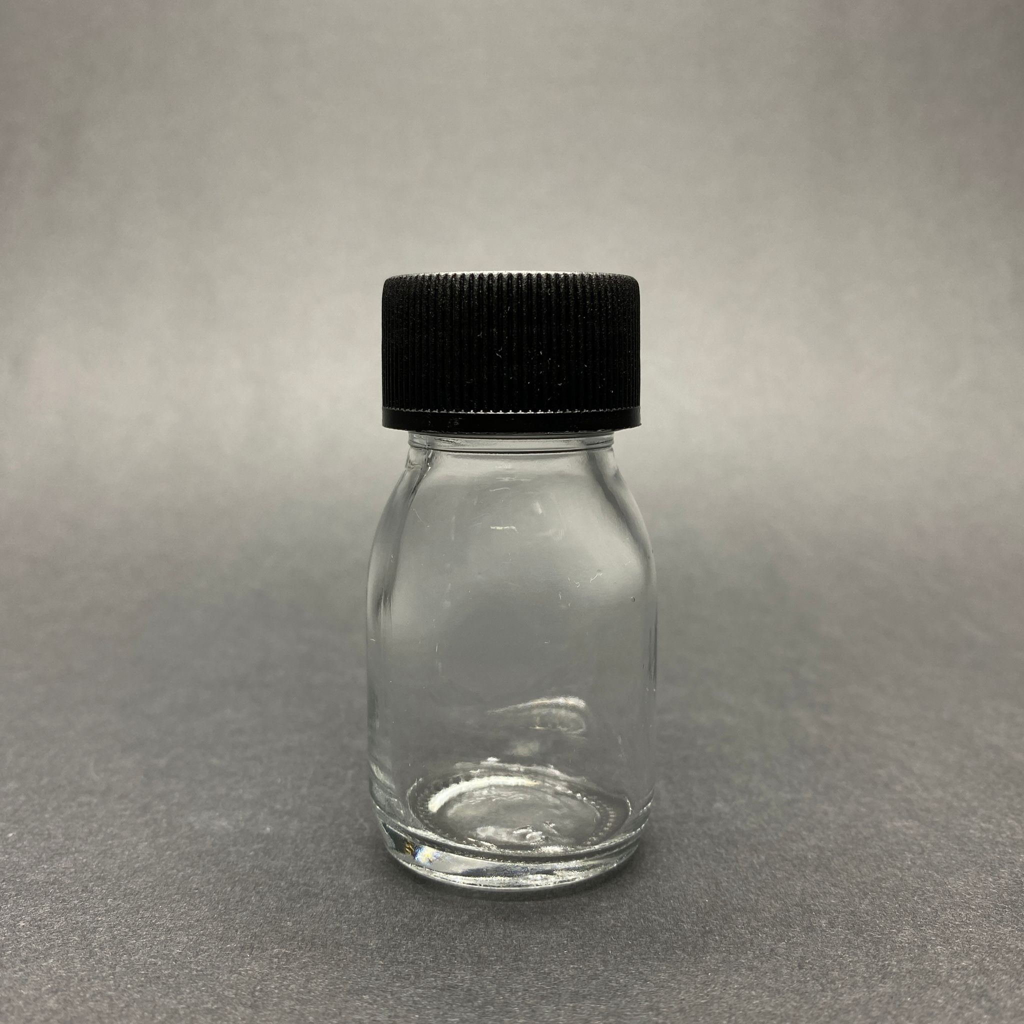 30 Cc Geniş Ağızlı Şeffaf Cam Şişe - Siyah Kapaklı  - 30 Ml Cam Şişe - Mikroplardan Korunması İçin İlaçlanmıştır, Suya Tutunca Şeffaf Rengi Alır