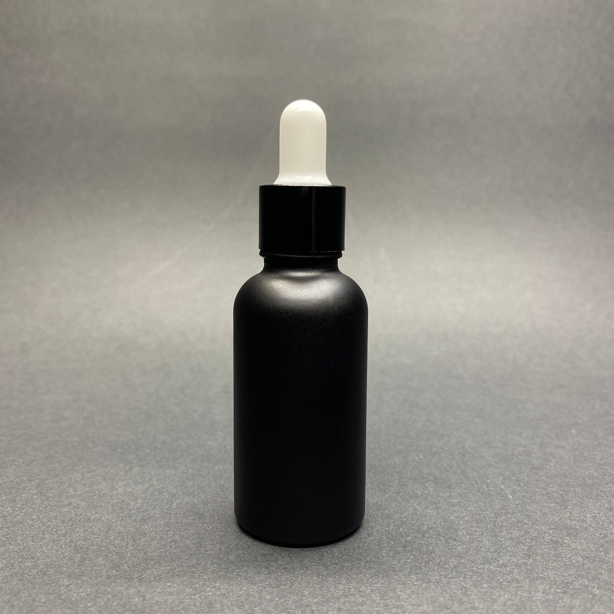 30 Cc Mat Siyah Boyalı Cam Damlalıklı Şişe - Beyaz Emzik - Siyah Metal Kapak - 30 Ml Cam Damlalıklı Şişe