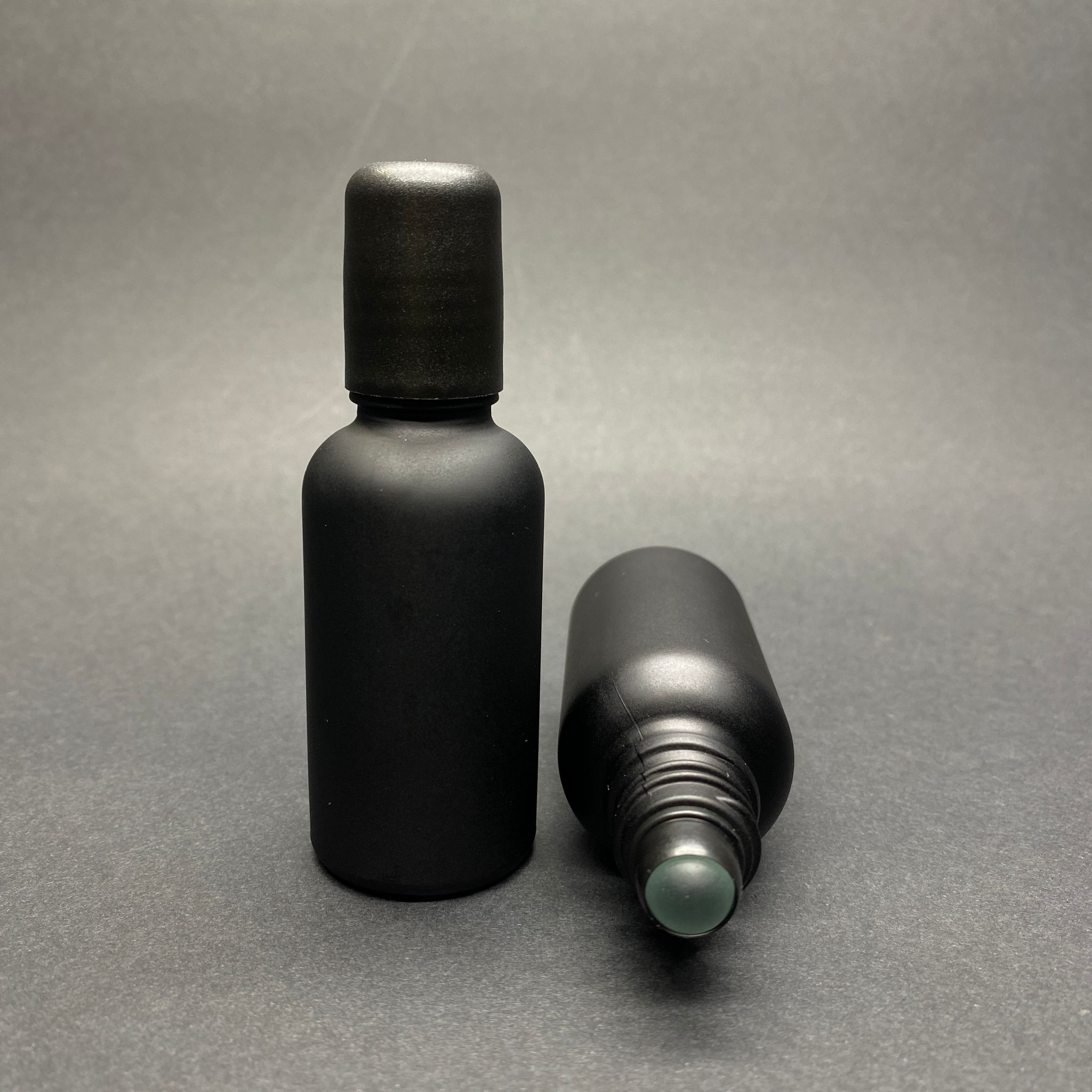 30 Cc Mat Siyah Boyalı Cam Roll-On Şişesi - Siyah Kapaklı - 30 Ml Cam Bilyeli Şişe - Cam Roll On Şişe - Cam Esans Şişesi