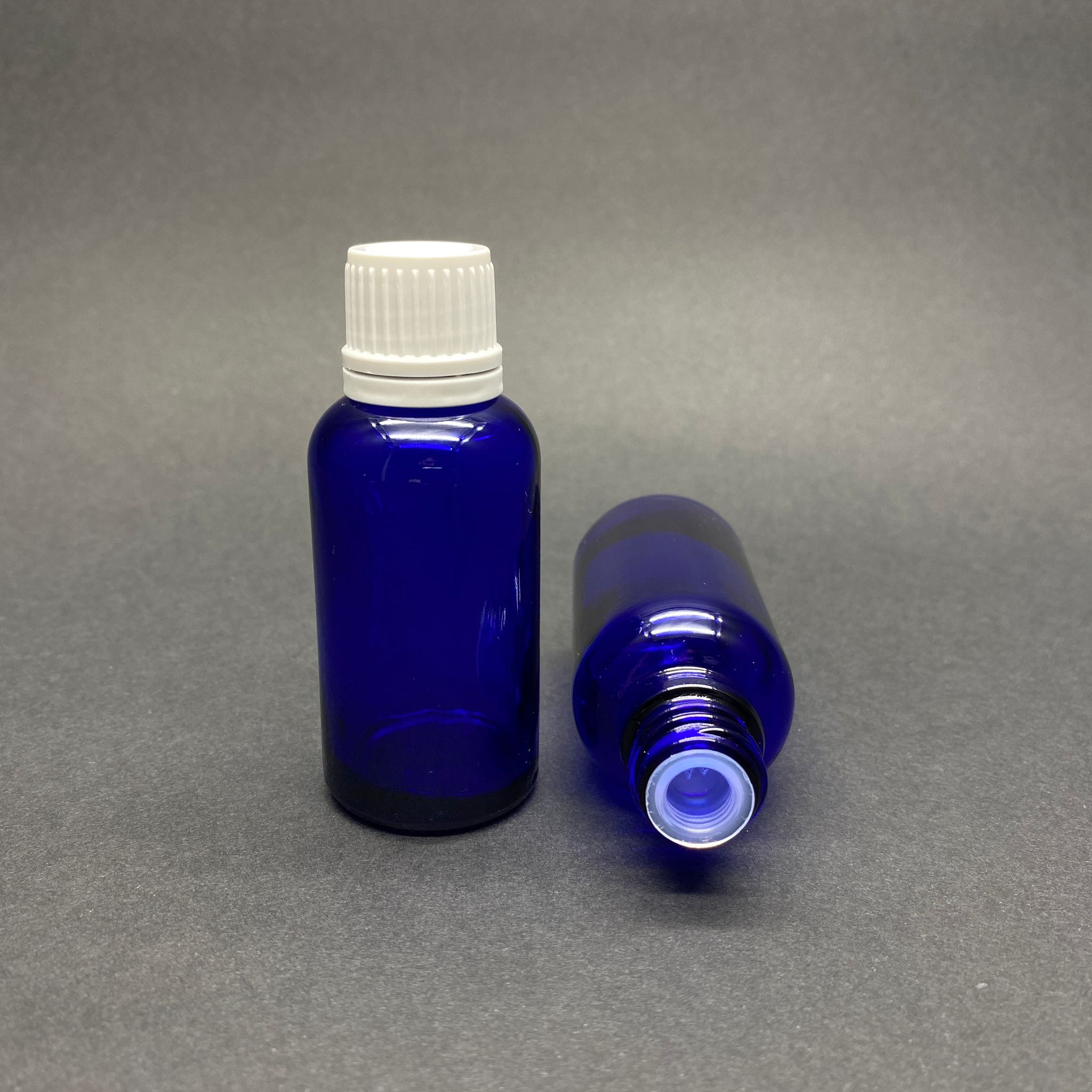 30 Cc Mavi Beyaz Kilit Kapaklı - Kör Tıpalı Cam Şişe - 30 Ml Mavi Kilitli Kapaklı Kör Tıpalı Cam Şişe