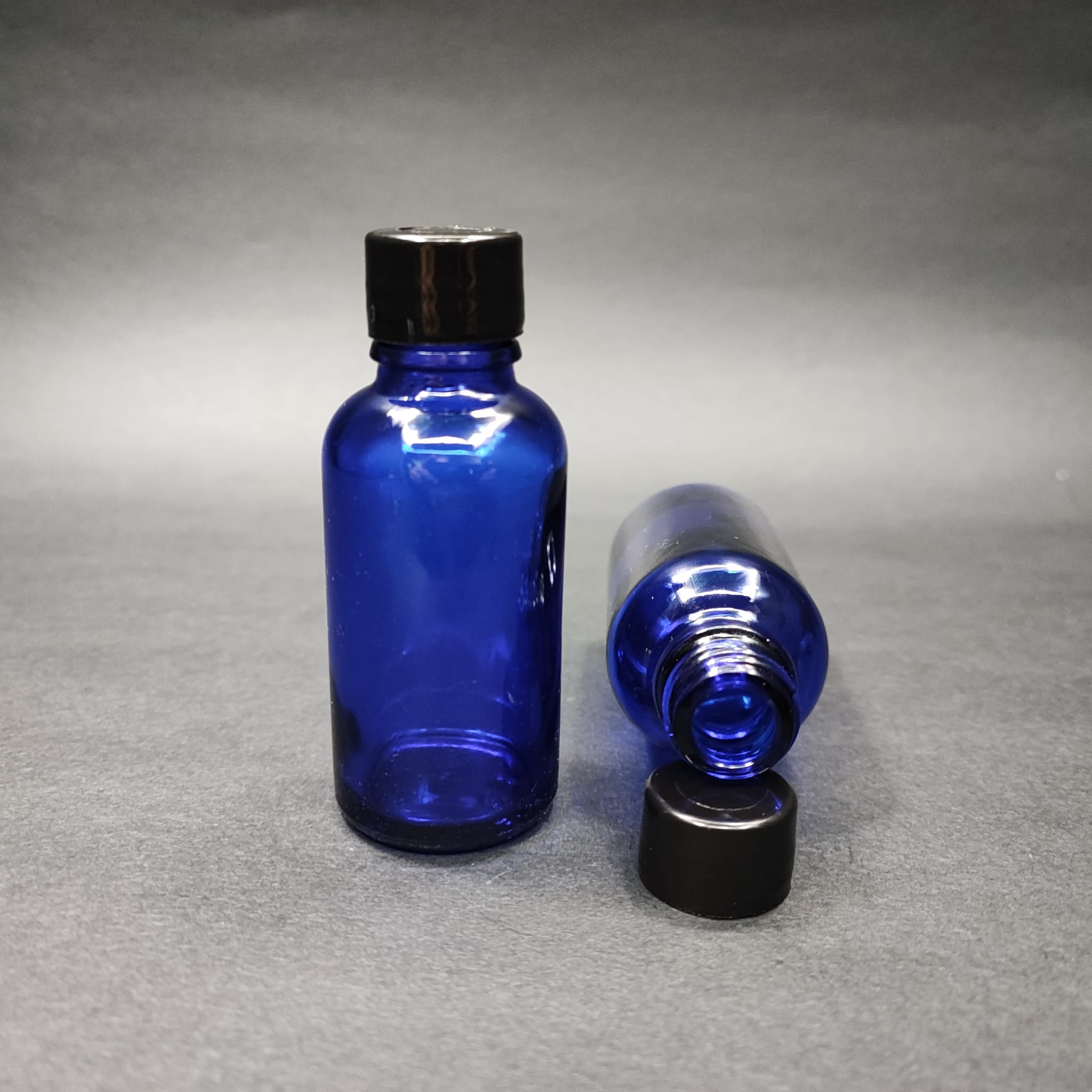 30 Cc Mavi Cam Şişe + Kendinden Contalı Sızdırmaz Siyah Kapak - 30 Ml Kapaklı Cam Şişe