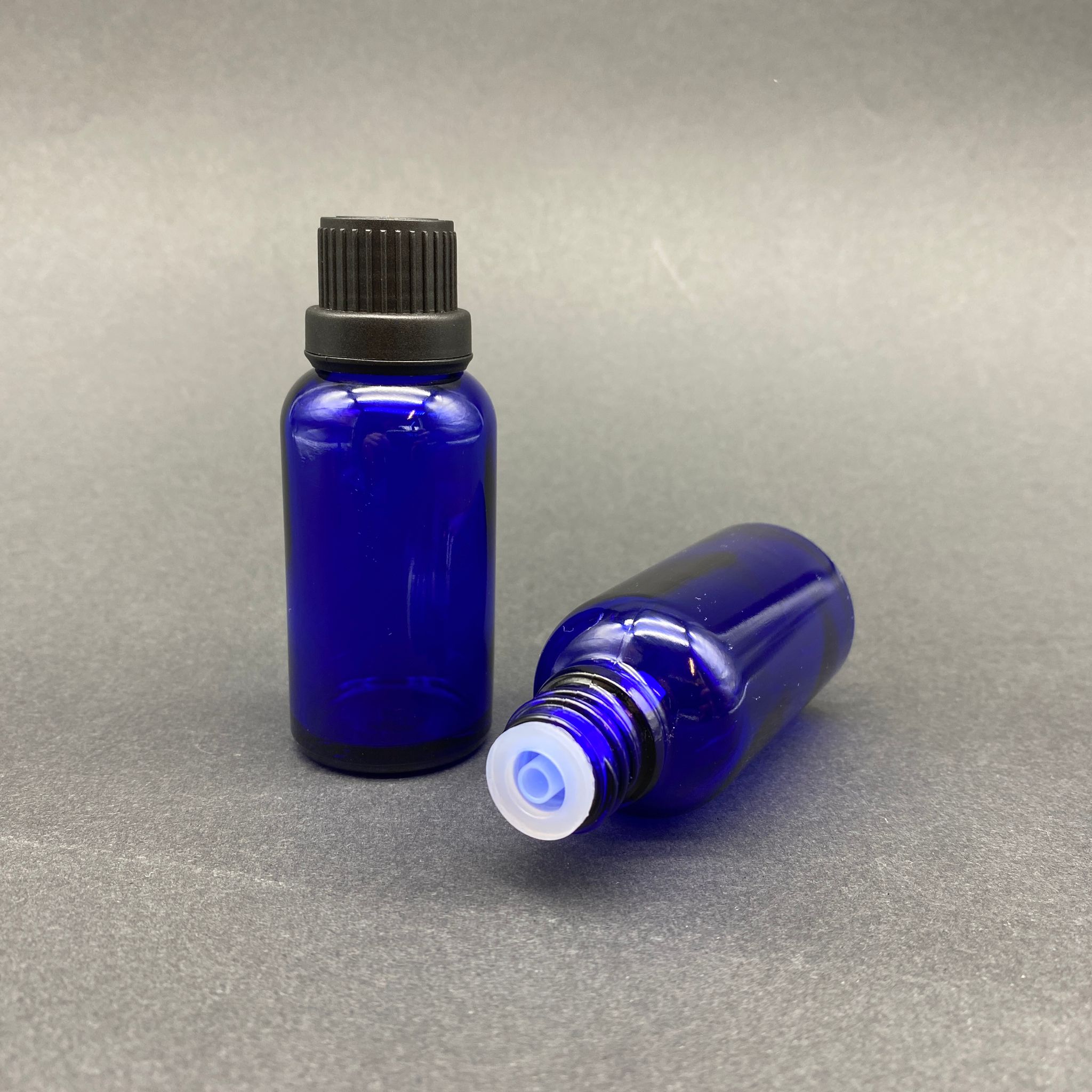 30 Cc Mavi İçten Damlalıklı - Siyah Kilit Kapaklı Cam Şişe - 30 Ml Mavi Standart İçten Damlalıklı Cam Şişe