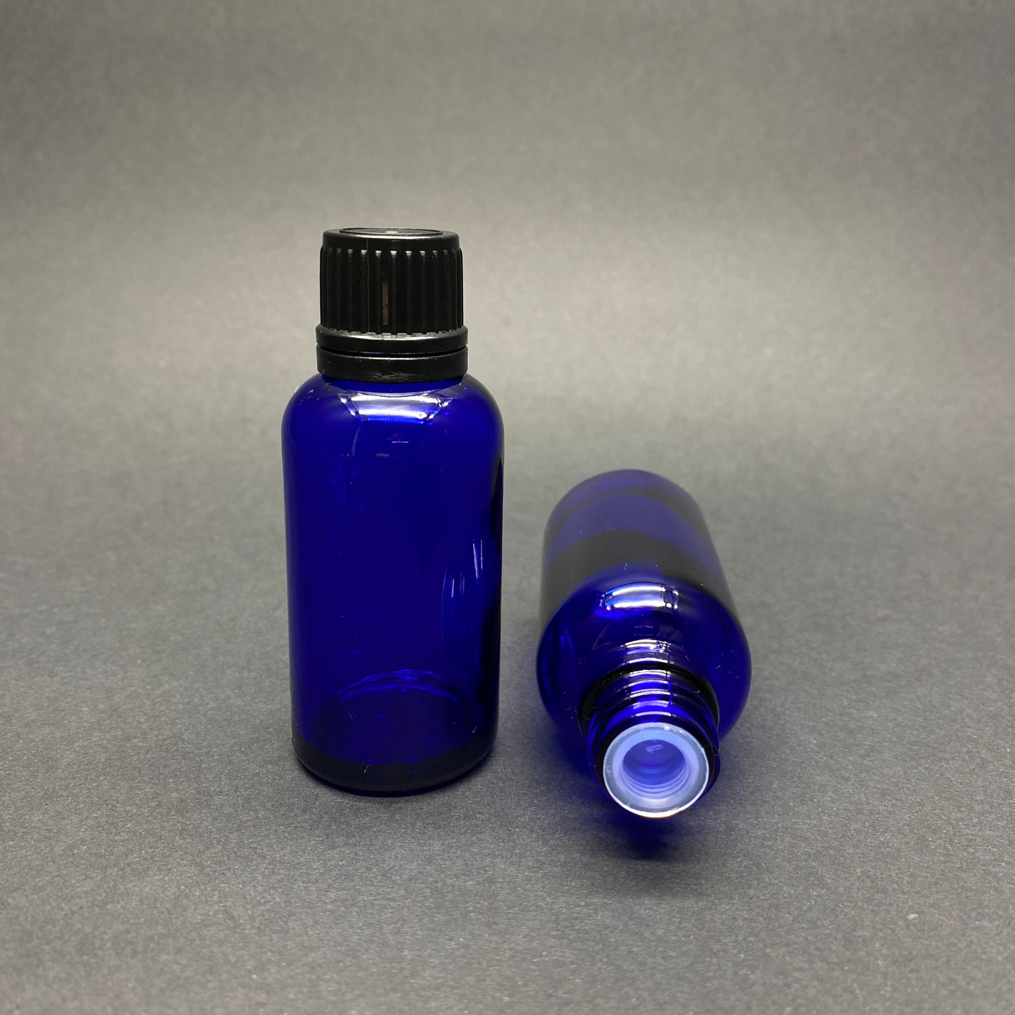 30 Cc Mavi Siyah Kilit Kapaklı - Kör Tıpalı Cam Şişe - 30 Ml Mavi Kilitli Kapaklı Kör Tıpalı Cam Şişe