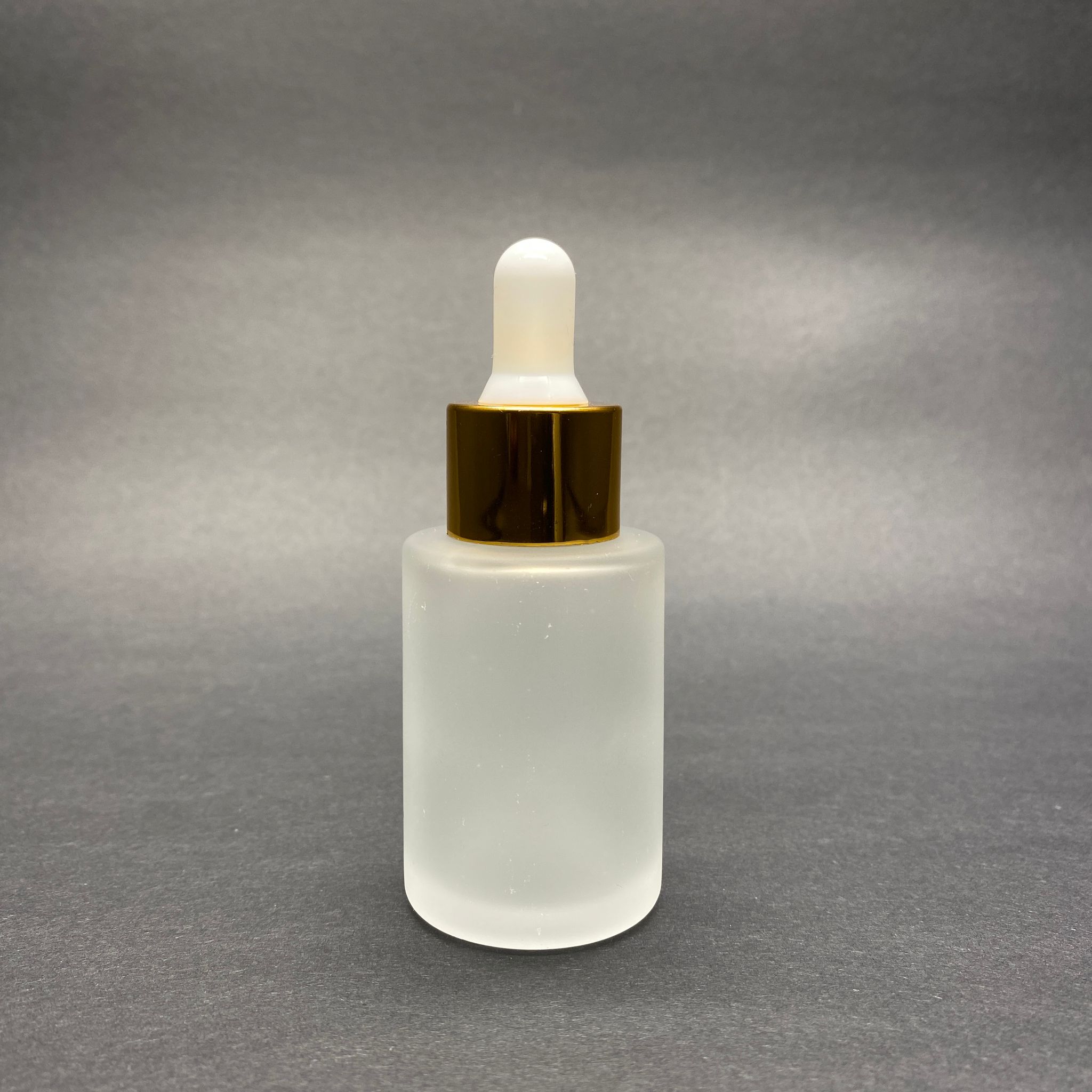 30 Cc Omuzlu Buzlu Cam Şişe - Beyaz Emzikli Gold Kapaklı Cam Damlalıklı Takım (Damlalığın İçinde Sızdırmaz Conta Mevcuttur) - 30 Ml Küt Boyunlu Cam Serum Şişesi