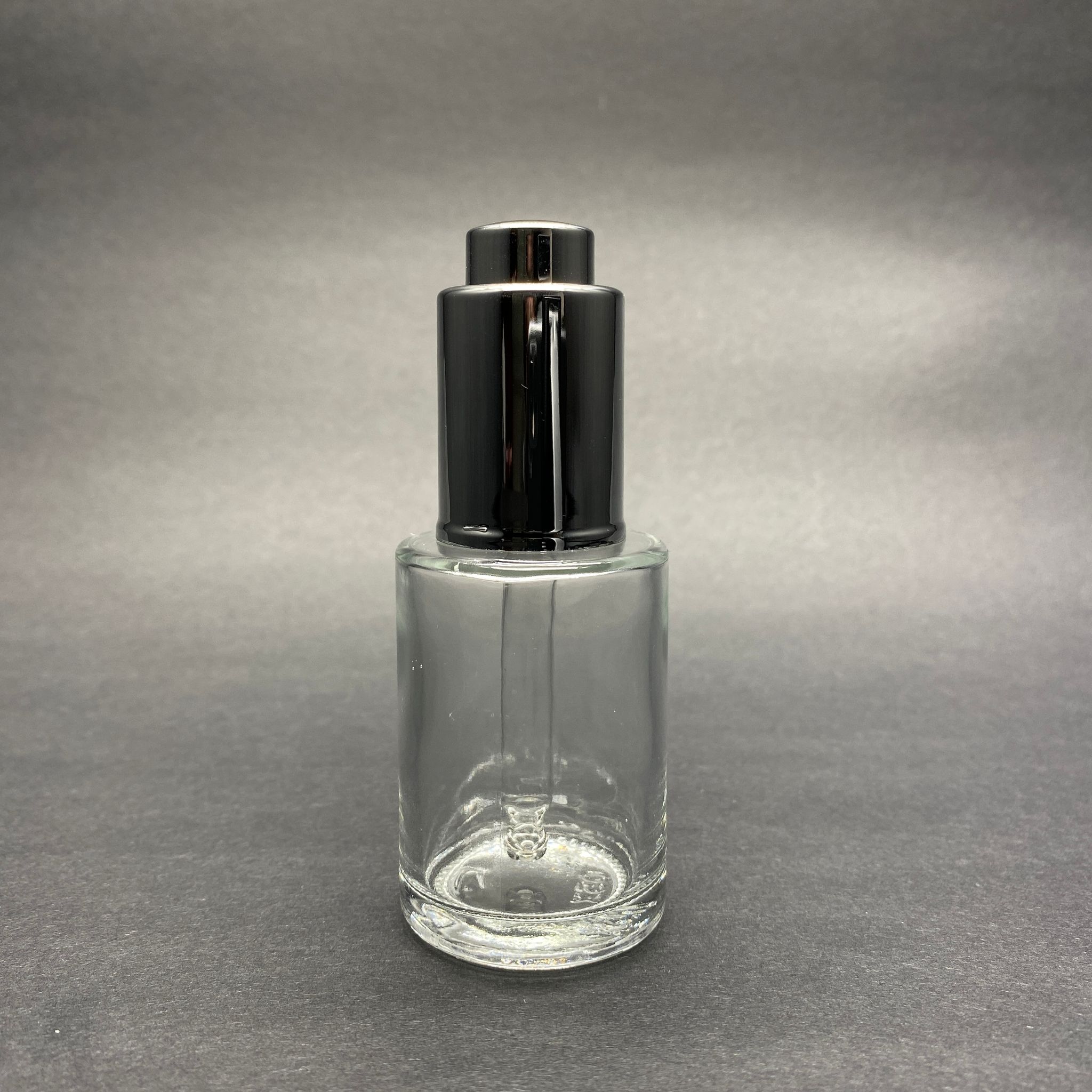 30 Cc Omuzlu Şeffaf Cam Şişe - Lüx Gümüş Basmalı Cam Damlalıklı Takım (Damlalığın İçinde Sızdırmaz Conta Mevcuttur) - 30 Ml Küt Boyunlu Cam Serum Şişesi