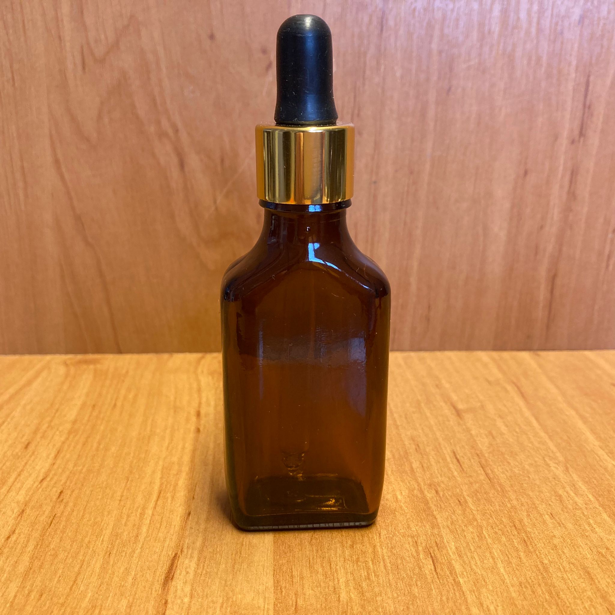 30 Cc Yassı Amber Cam Damlalıklı Şişe - Siyah Emzik - Gold Metalik Kapak - 30 Ml Kahverengi Cam Damlalıklı Şişe