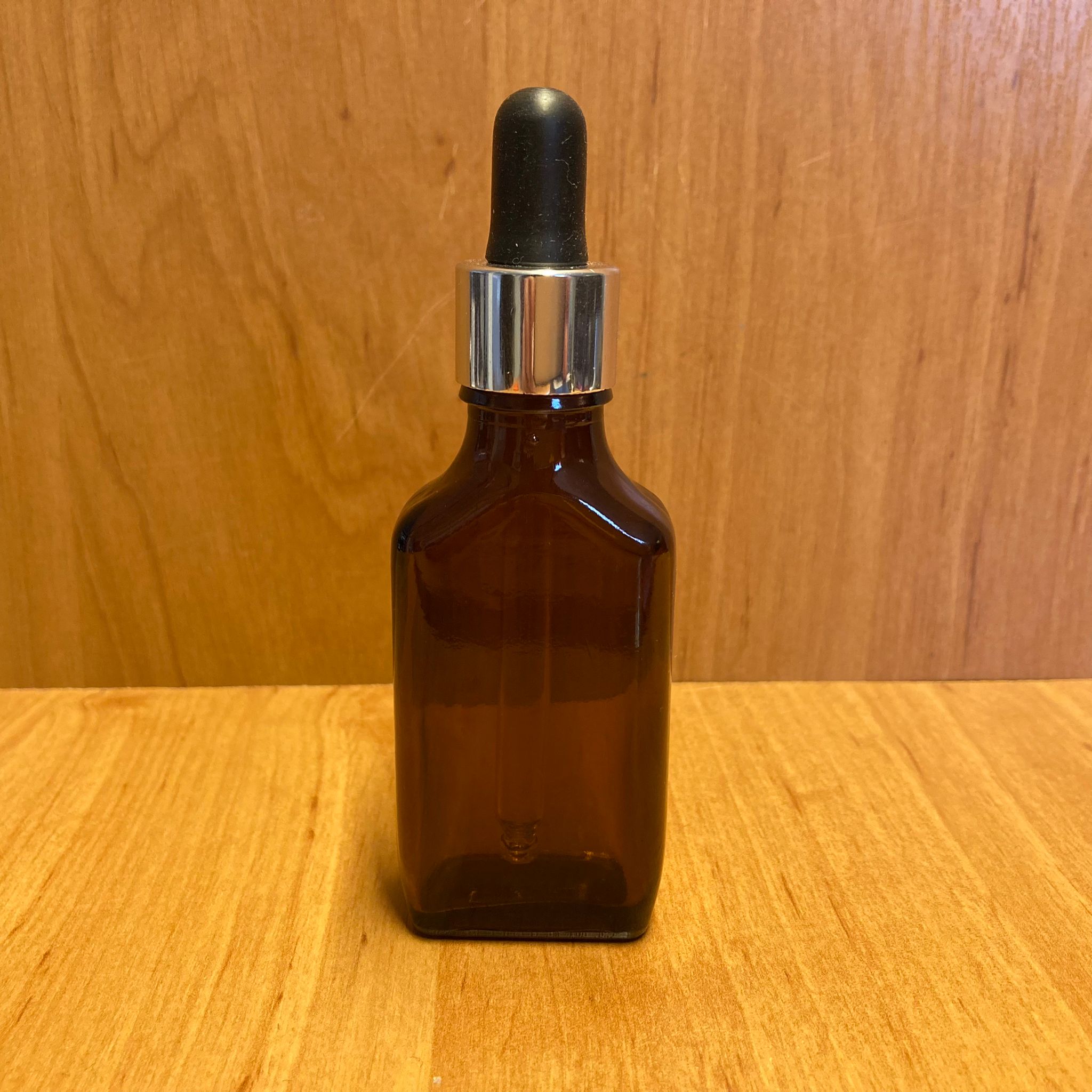 30 Cc Yassı Amber Cam Damlalıklı Şişe - Siyah Emzik - Gümüş Metalik Kapak - 30 Ml Kahverengi Cam Damlalıklı Şişe