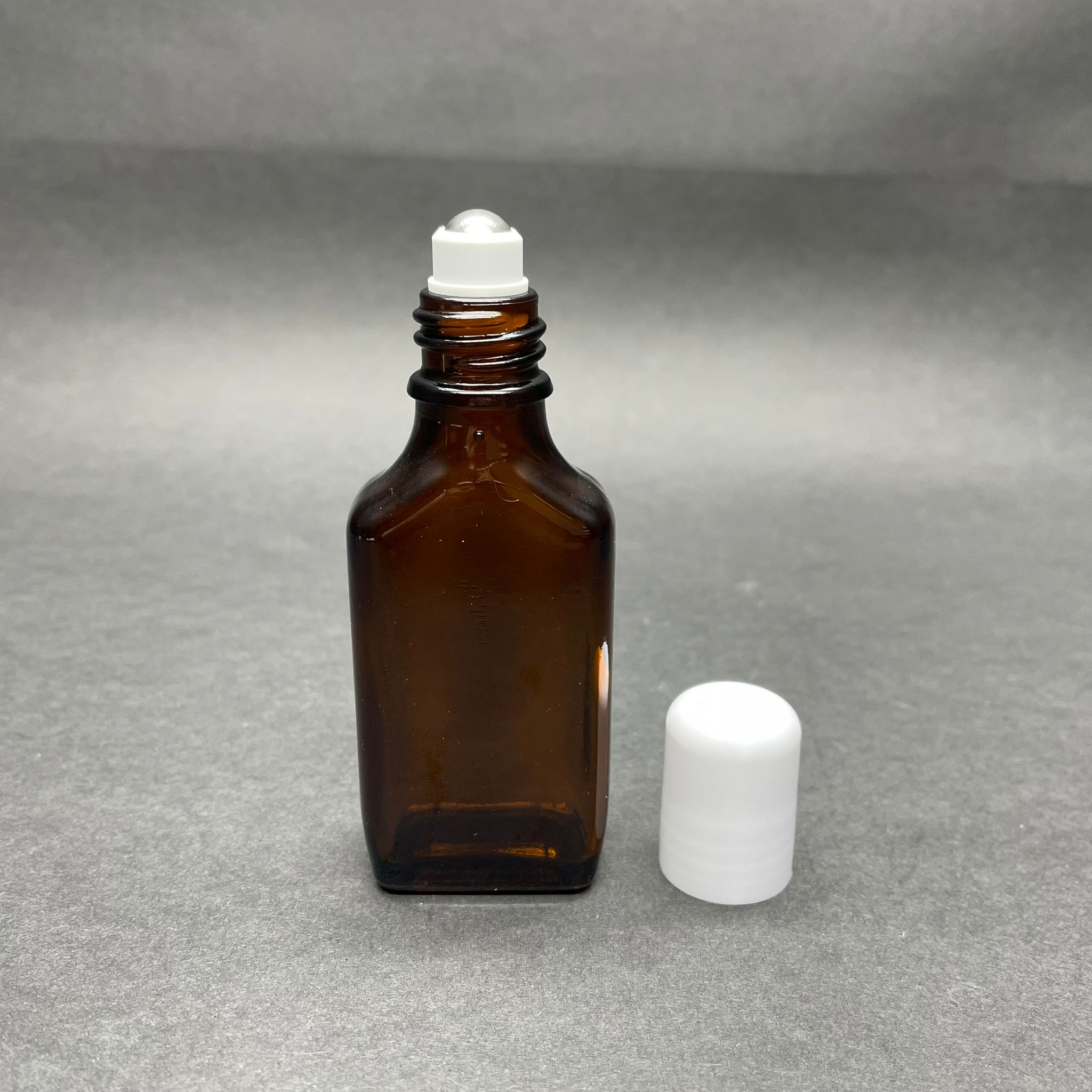 30 Cc Yassı Amber Cam Roll-On Şişesi - Beyaz Kapaklı -  30 Ml Çelik Bilyeli Şişe - Cam Roll On Şişe - Cam Esans Şişesi