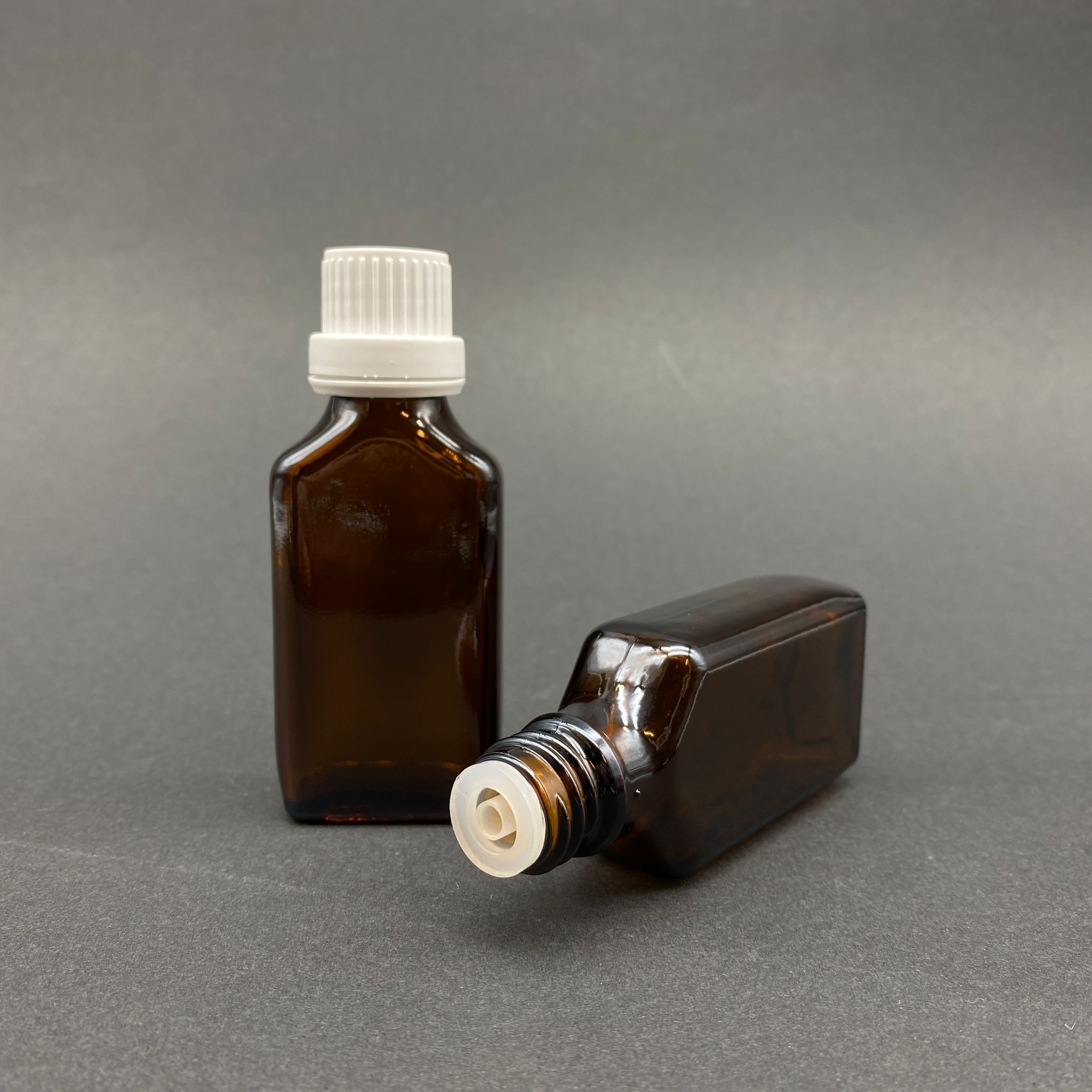 30 Cc Yassı Amber İçten Damlalıklı - Beyaz Kilit Kapaklı Cam Şişe - 30 Ml Kahverengi Standart İçten Damlalıklı Cam Şişe