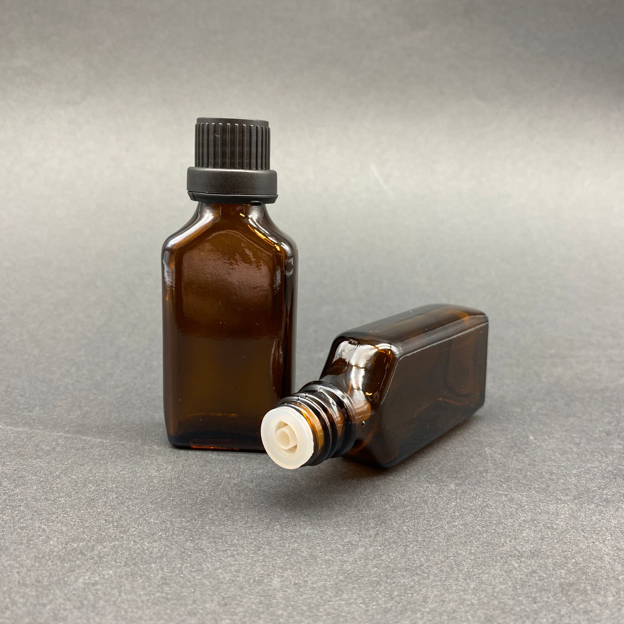 30 Cc Yassı Amber İçten Damlalıklı - Siyah Kilit Kapaklı Cam Şişe - 30 Ml Kahverengi Standart İçten Damlalıklı Cam Şişe