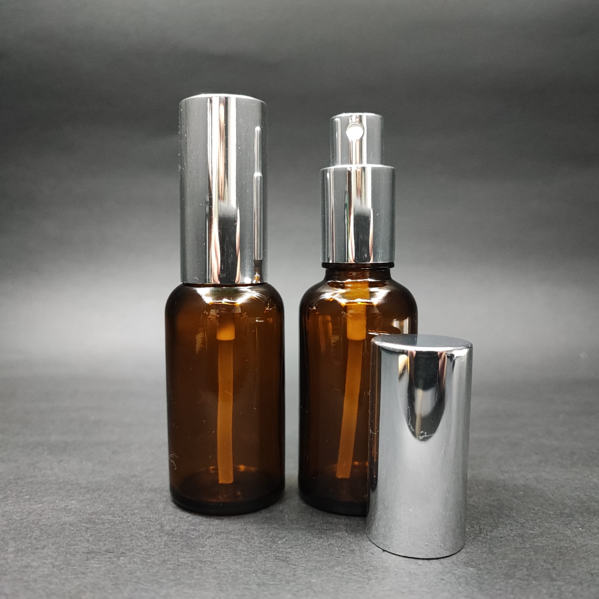 30 Ml Lüks Vidalı Valf Çevirme Parfüm Şişeleri - 30 Cc Amber Cam Şişe - Gümüş Metal Spreyli Kapaklı Set