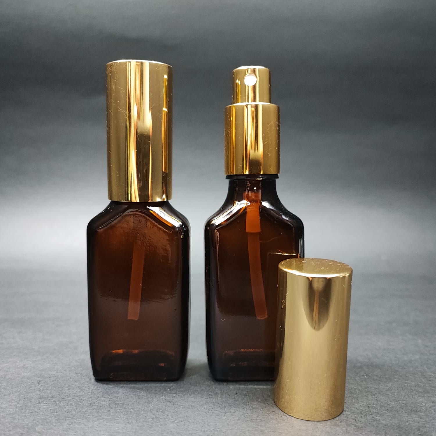 30 Ml Lüks Vidalı Valf Çevirme Parfüm Şişeleri - 30 Cc Amber Yassı Cam Şişe - Gold Metal Spreyli Kapaklı Set