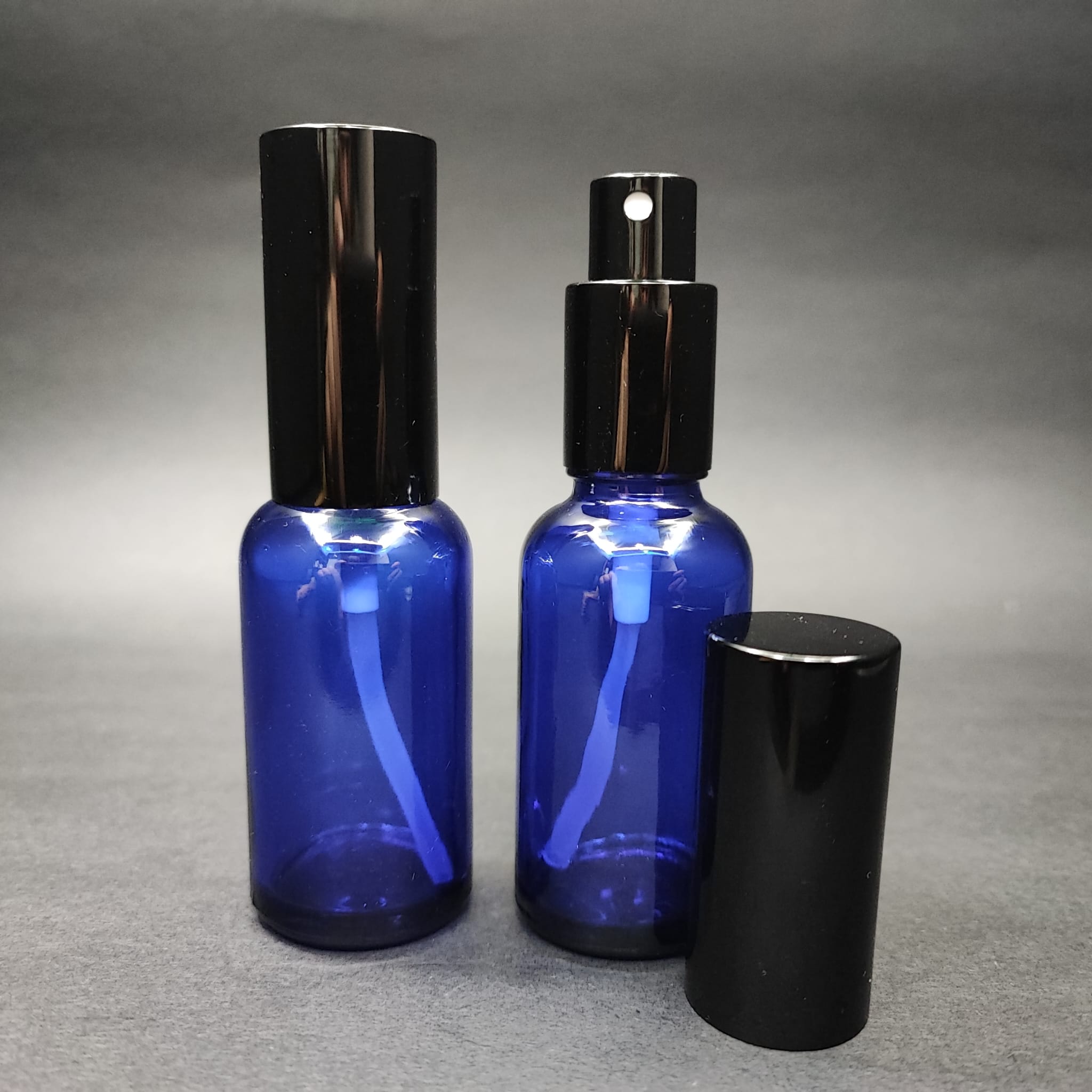 30 Ml Lüks Vidalı Valf Çevirme Parfüm Şişeleri - 30 Cc Mavi Cam Şişe - Siyah Metal Spreyli Kapaklı Set