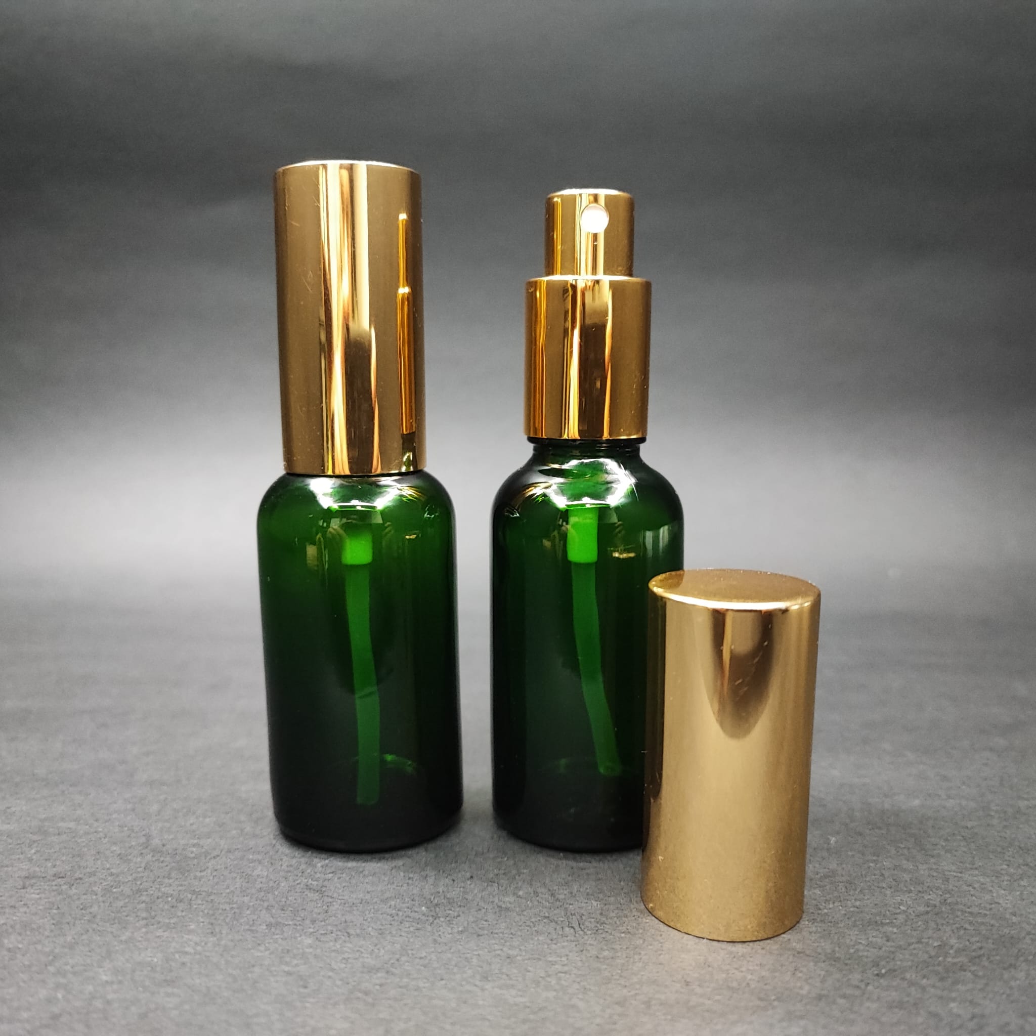 30 Ml Lüks Vidalı Valf Çevirme Parfüm Şişeleri - 30 Cc Yeşil Cam Şişe - Gold Metal Spreyli Kapaklı Set