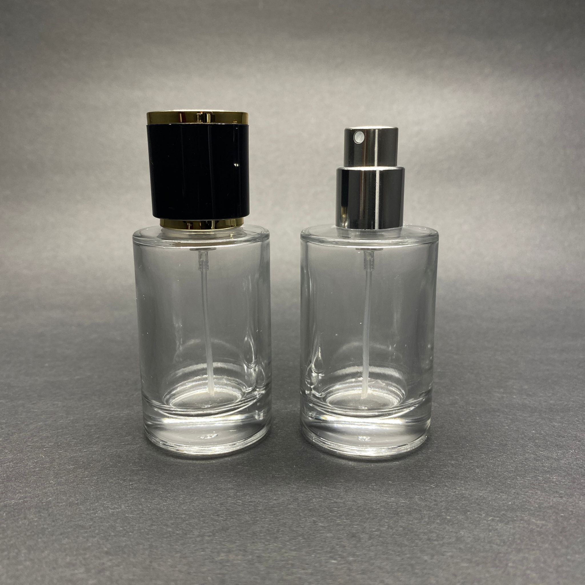 30 Ml Silindir Model Savage Parfüm Şişesi - Gümüş Metal Spreyli + Gold Siyah Kapaklı (Ağız 15 Mm Geçme Kolay Kapama)