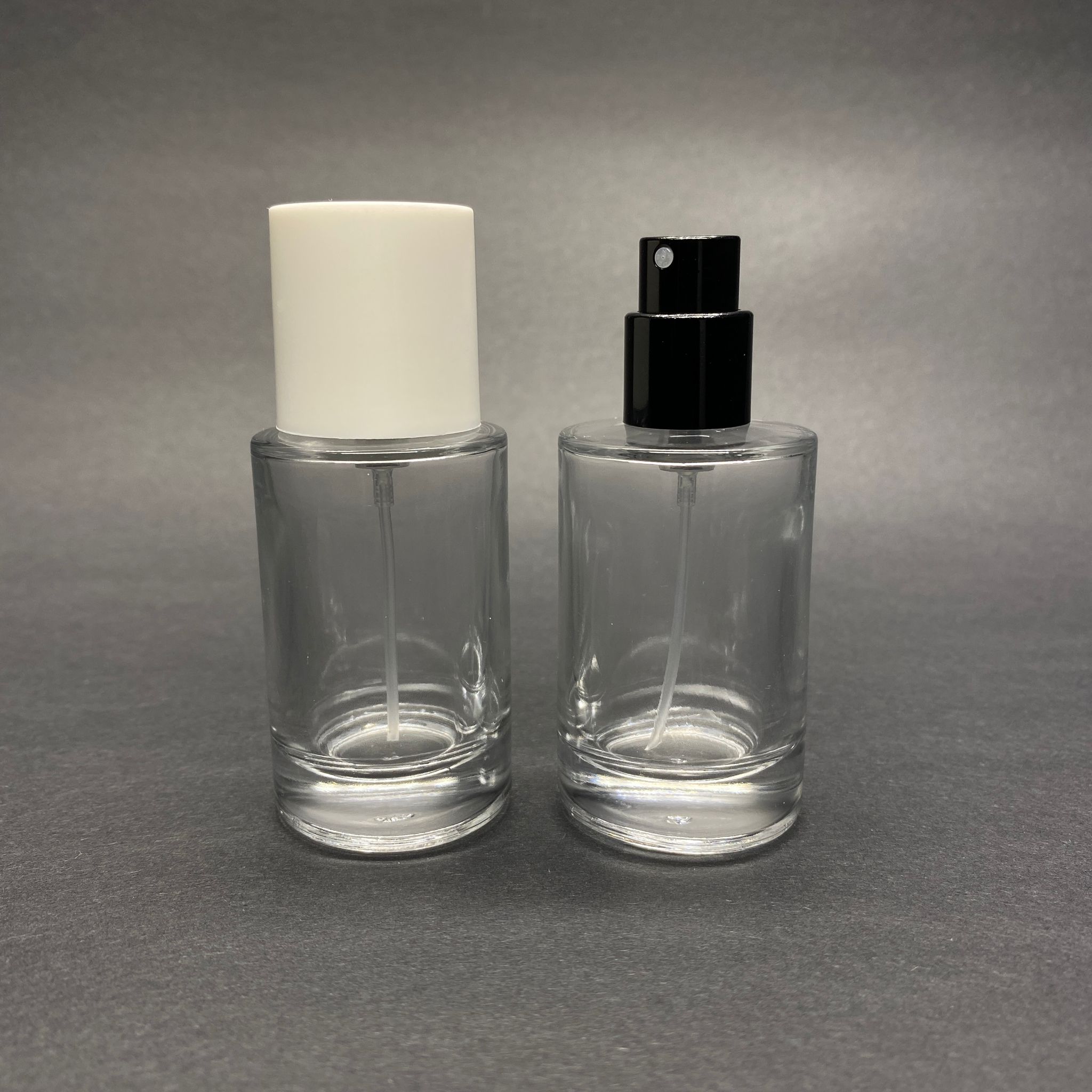 30 Ml Silindir Model Savage Parfüm Şişesi - Siyah Metal Spreyli + Beyaz Kapaklı (Ağız 15 Mm Geçme Kolay Kapama)