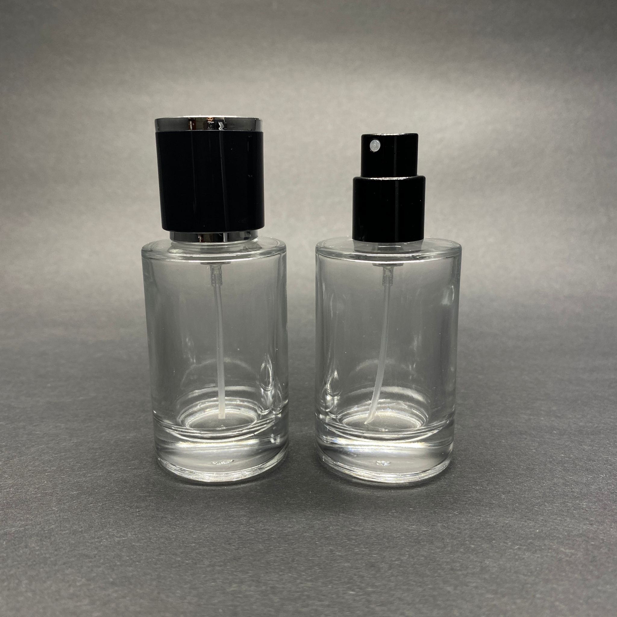 30 Ml Silindir Model Savage Parfüm Şişesi - Siyah Metal Spreyli + Gümüş Siyah Kapaklı (Ağız 15 Mm Geçme Kolay Kapama)