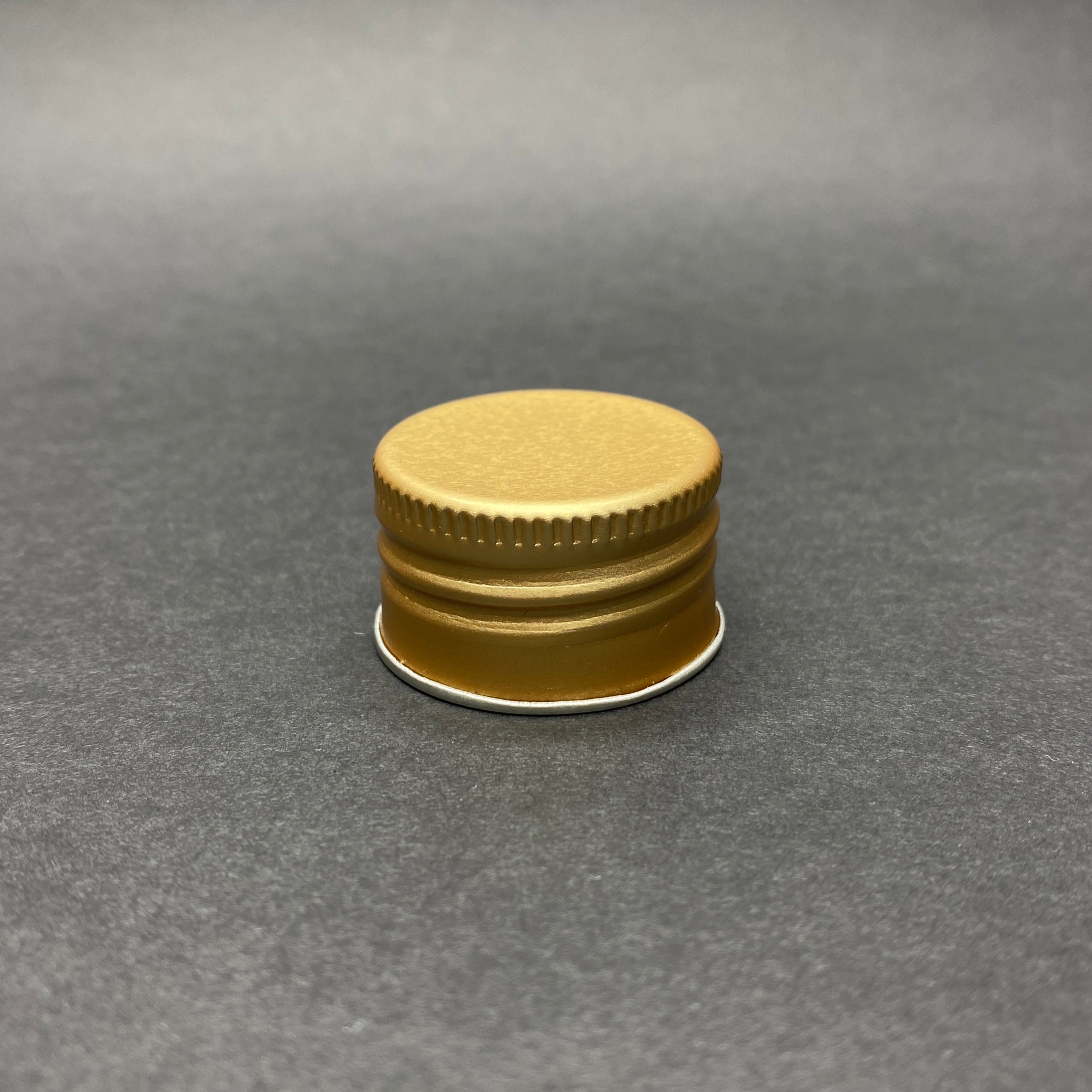 31/18 Mm Vidalı Alüminyum Kapak - Köpük Contalı - Gold - Elle Kapanır - 500 Cc Ve 1 Litre Kulplu Galon Şişe, Vidalı Ağız Dorika Ve Maraska Şişe Uyumlu - Metal Yağ Şişe Kapağı