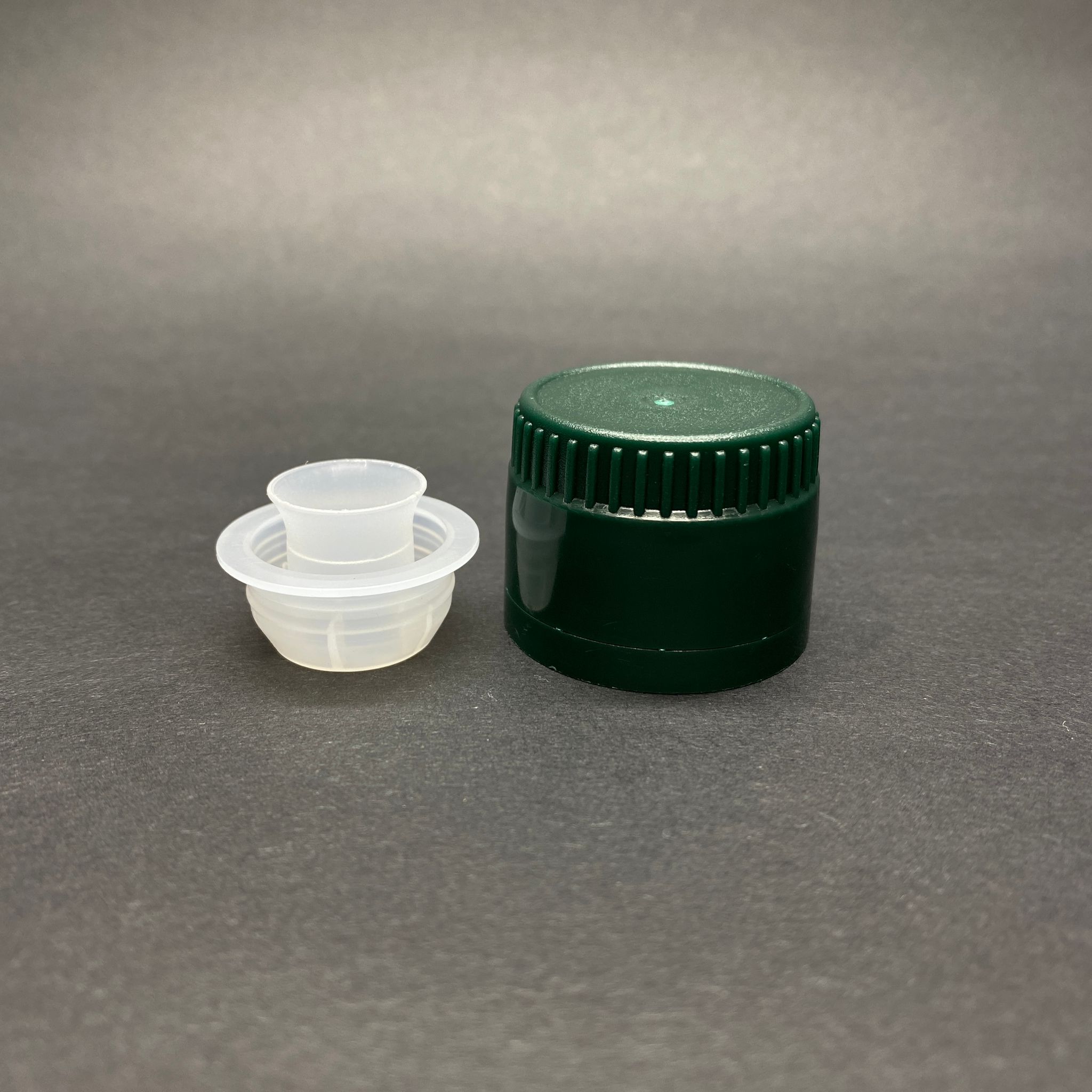 31 Mm Vidalı Kilitli Yeşil Plastik Kapak - Akıtıcılı (Zeytinyağ Kapak - Akıtıcılı)  - 31,5/24 Drop Stop Plastik Kapak