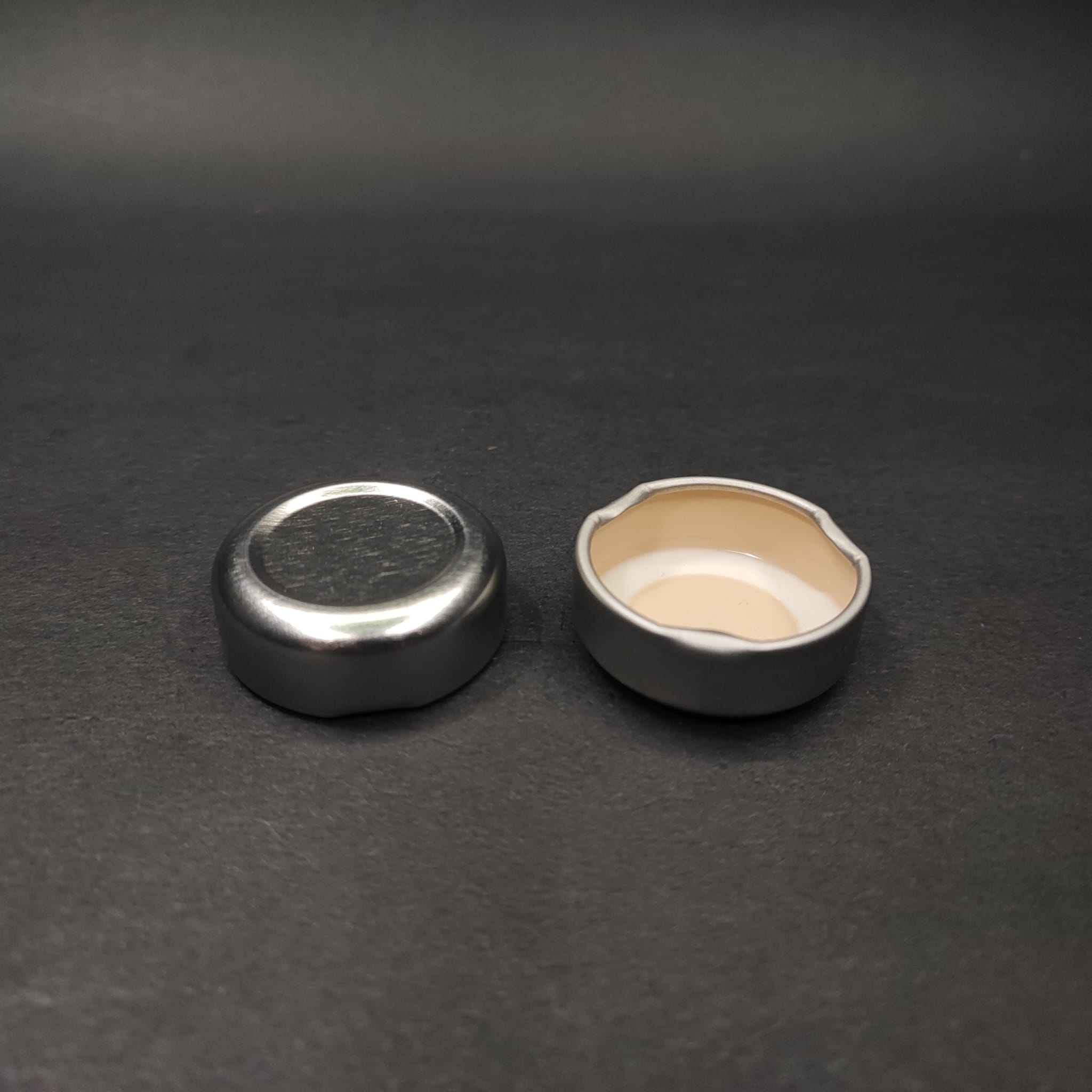 33 Mm Twist-Off Derin Gümüş Metal Kapak (33Mto469 Düz)