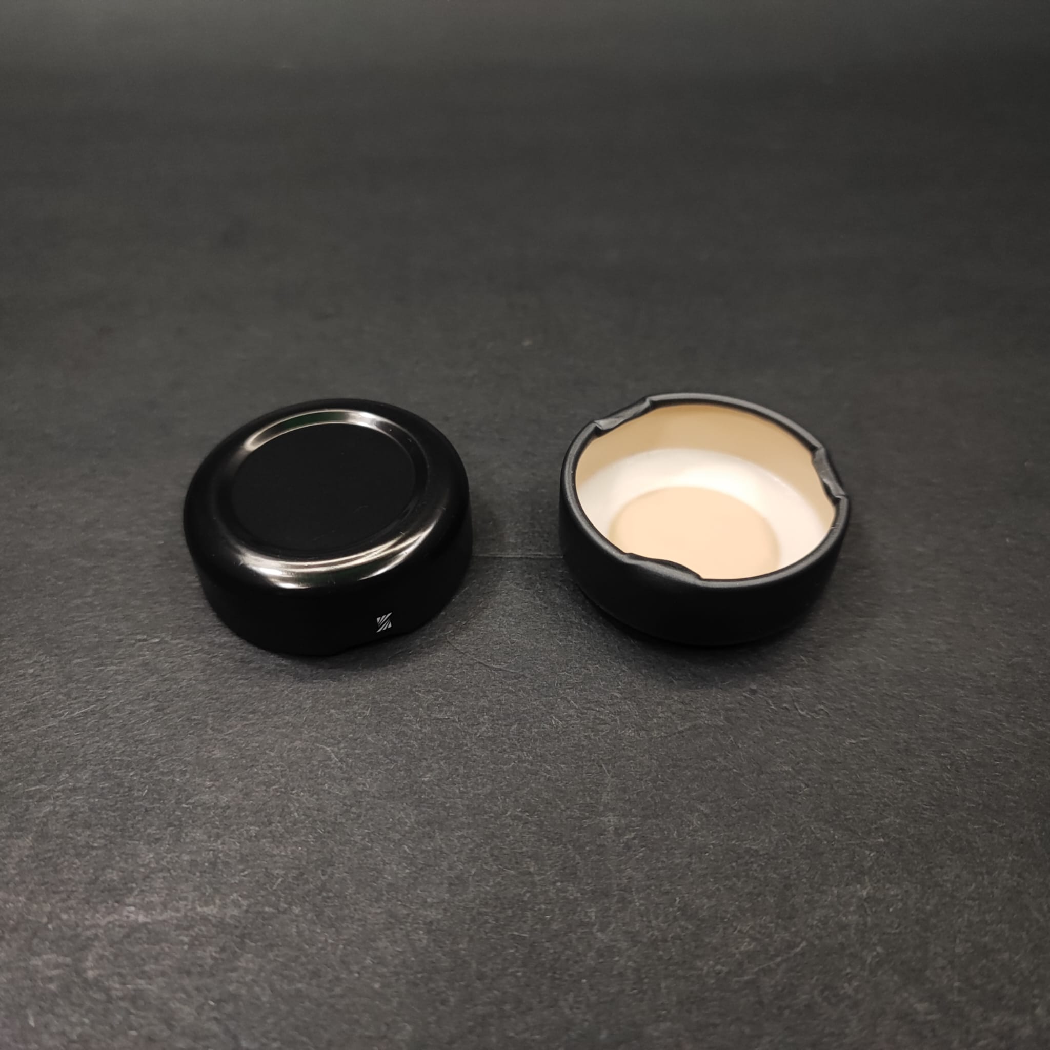 33 Mm Twist-Off Derin Siyah Metal Kapak (33Mto469 Düz)