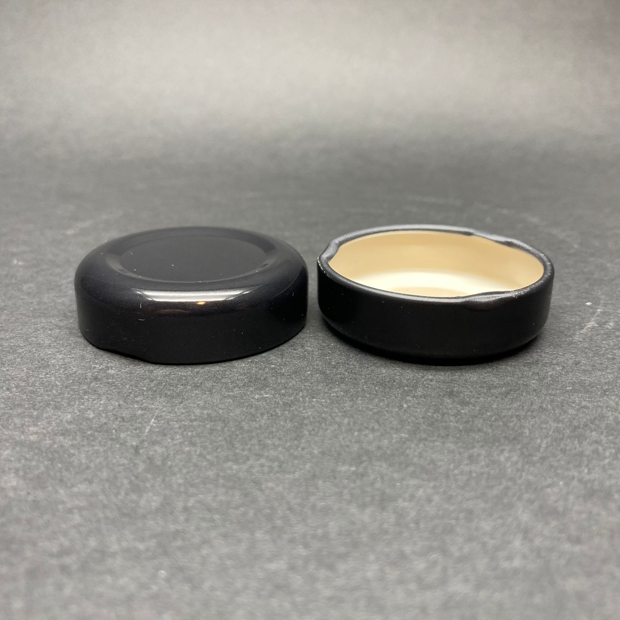 38 Mm Twist-Off Derin Siyah Metal Kapak -  Mto Derin Etek - Sitemizde Yüklü Hiç Bir Şişeye Veya Kavanoz Uymaz - Özel Ölçü - Teknik Çizimi İnceleyerek Alınız - Açıklamada